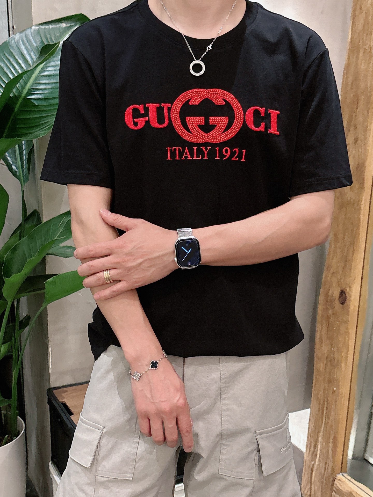 古*Gucci 25SS春夏新款首发专柜最新款短袖圆领T恤 高端订制 设计前卫时尚！品牌logo重工艺设