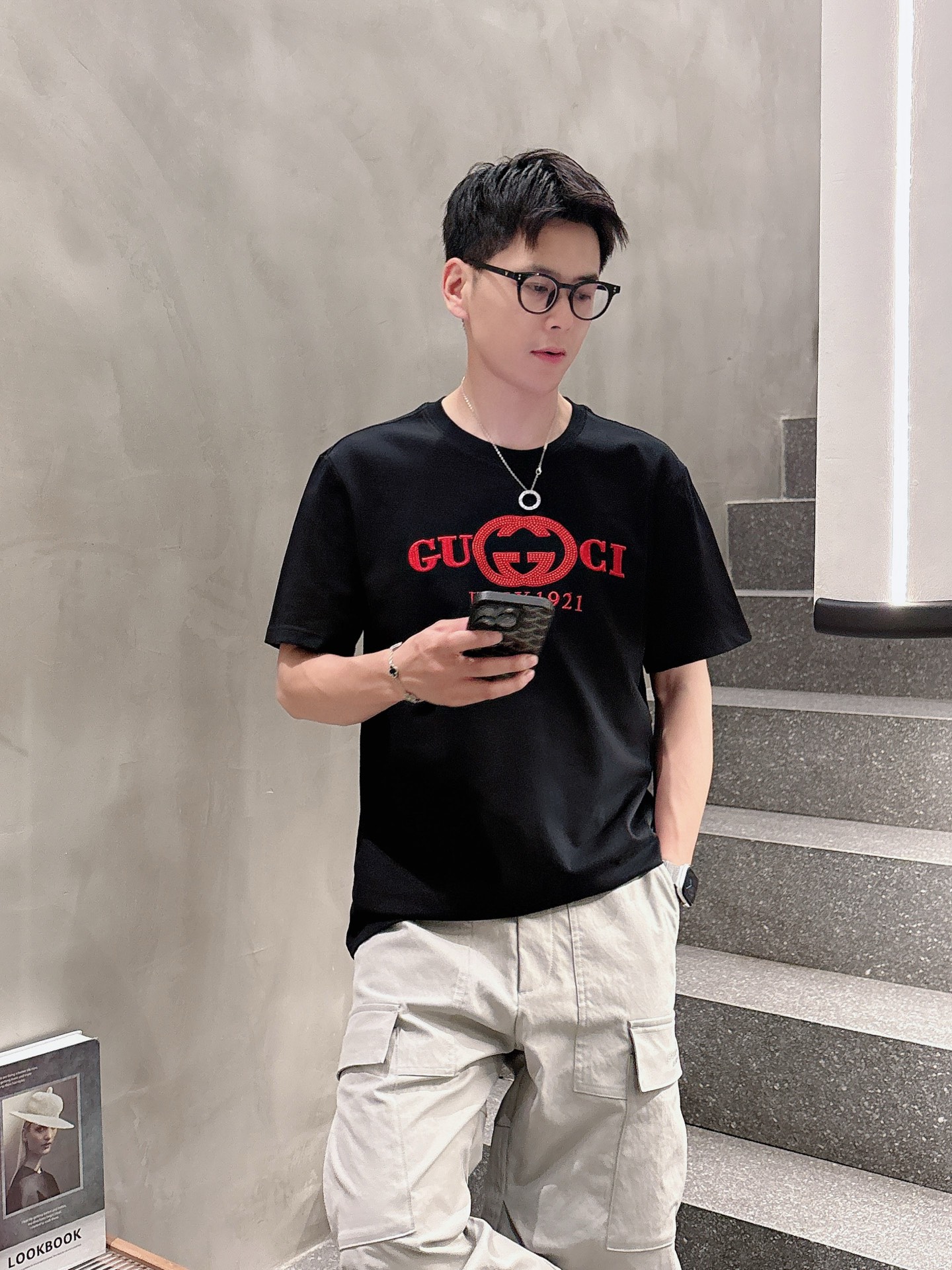 古*Gucci 25SS春夏新款首发专柜最新款短袖圆领T恤 高端订制 设计前卫时尚！品牌logo重工艺设