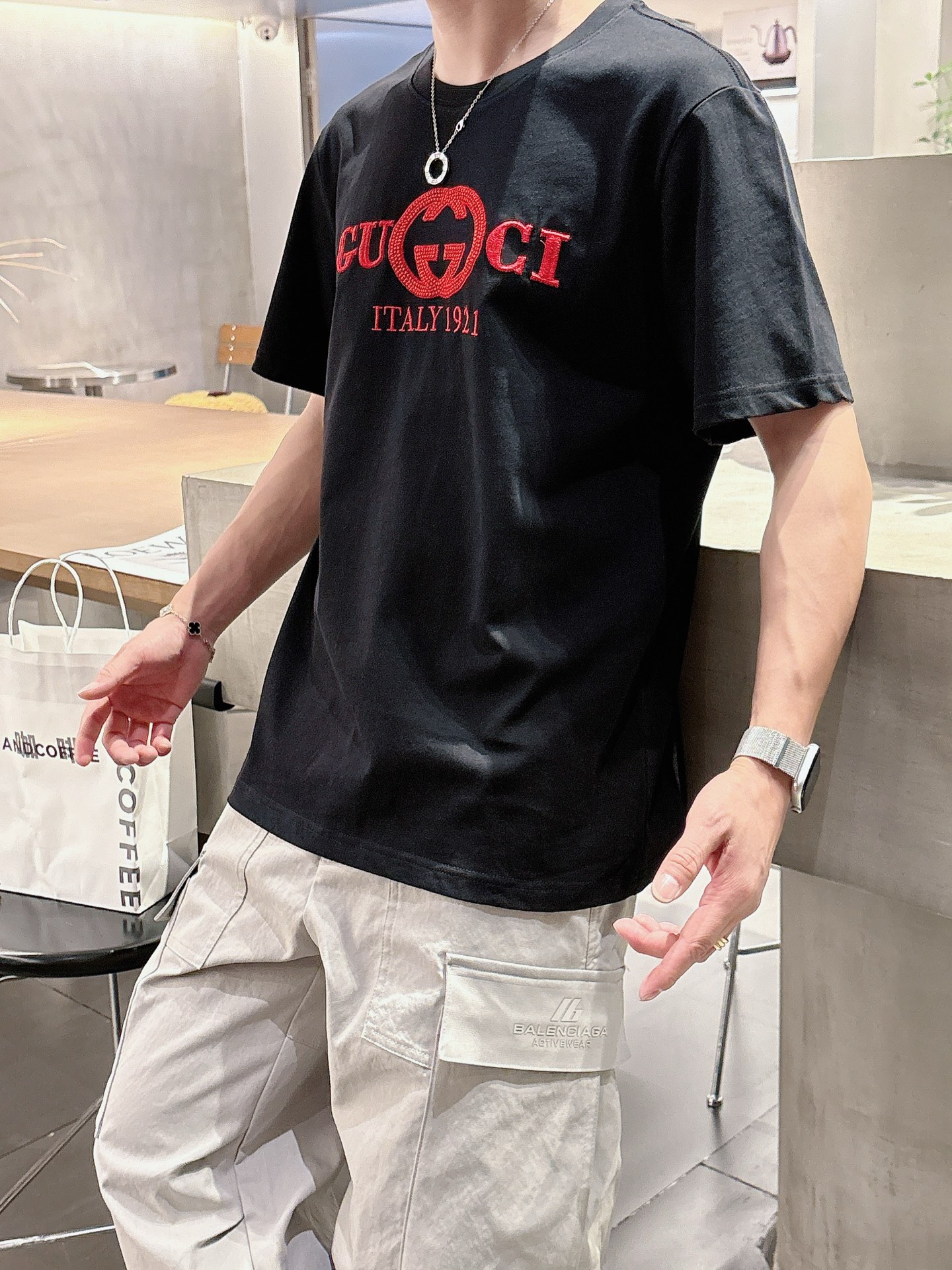 古*Gucci 25SS春夏新款首发专柜最新款短袖圆领T恤 高端订制 设计前卫时尚！品牌logo重工艺设