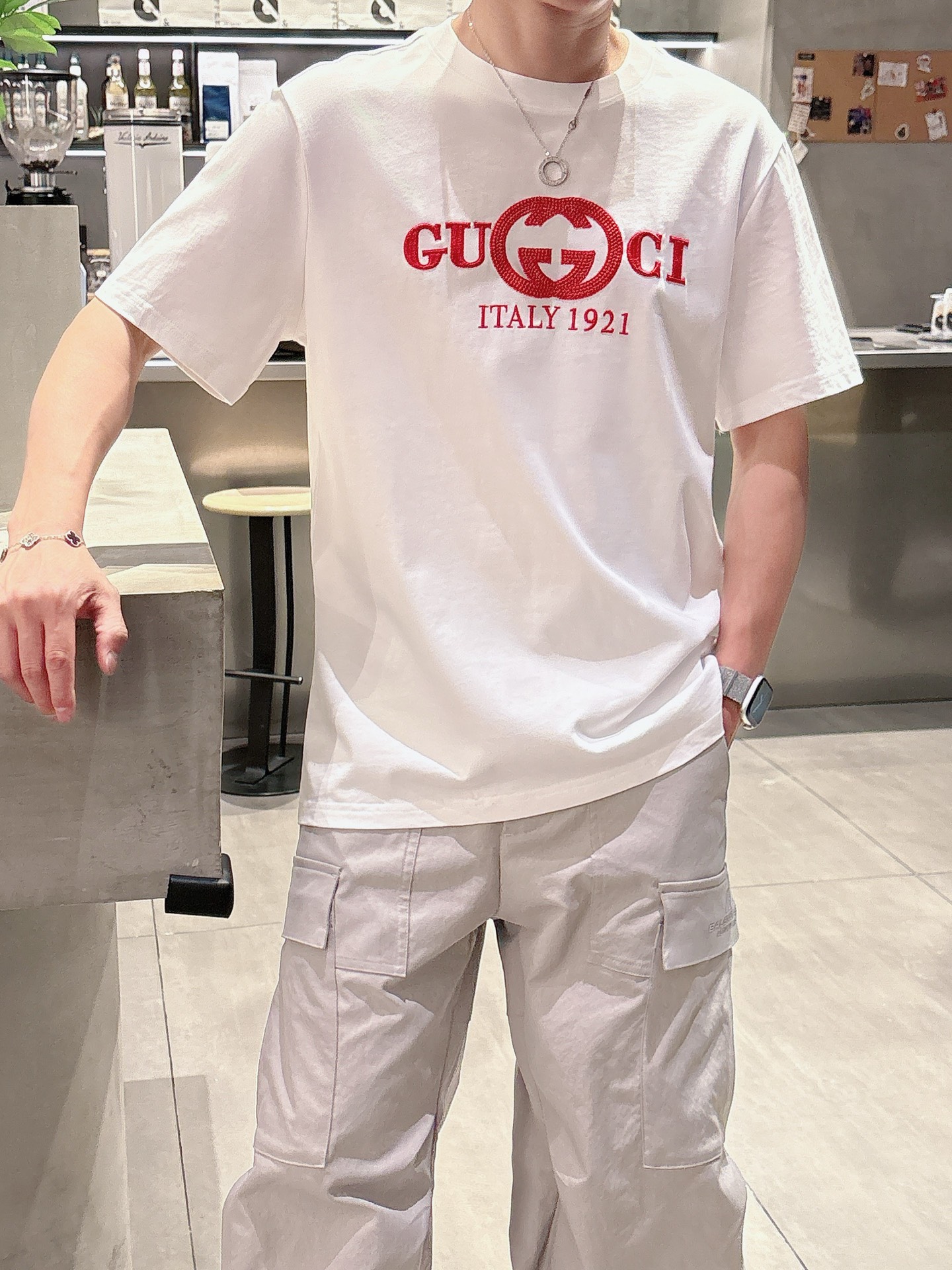 古*Gucci 25SS春夏新款首发专柜最新款短袖圆领T恤 高端订制 设计前卫时尚！品牌logo重工艺设