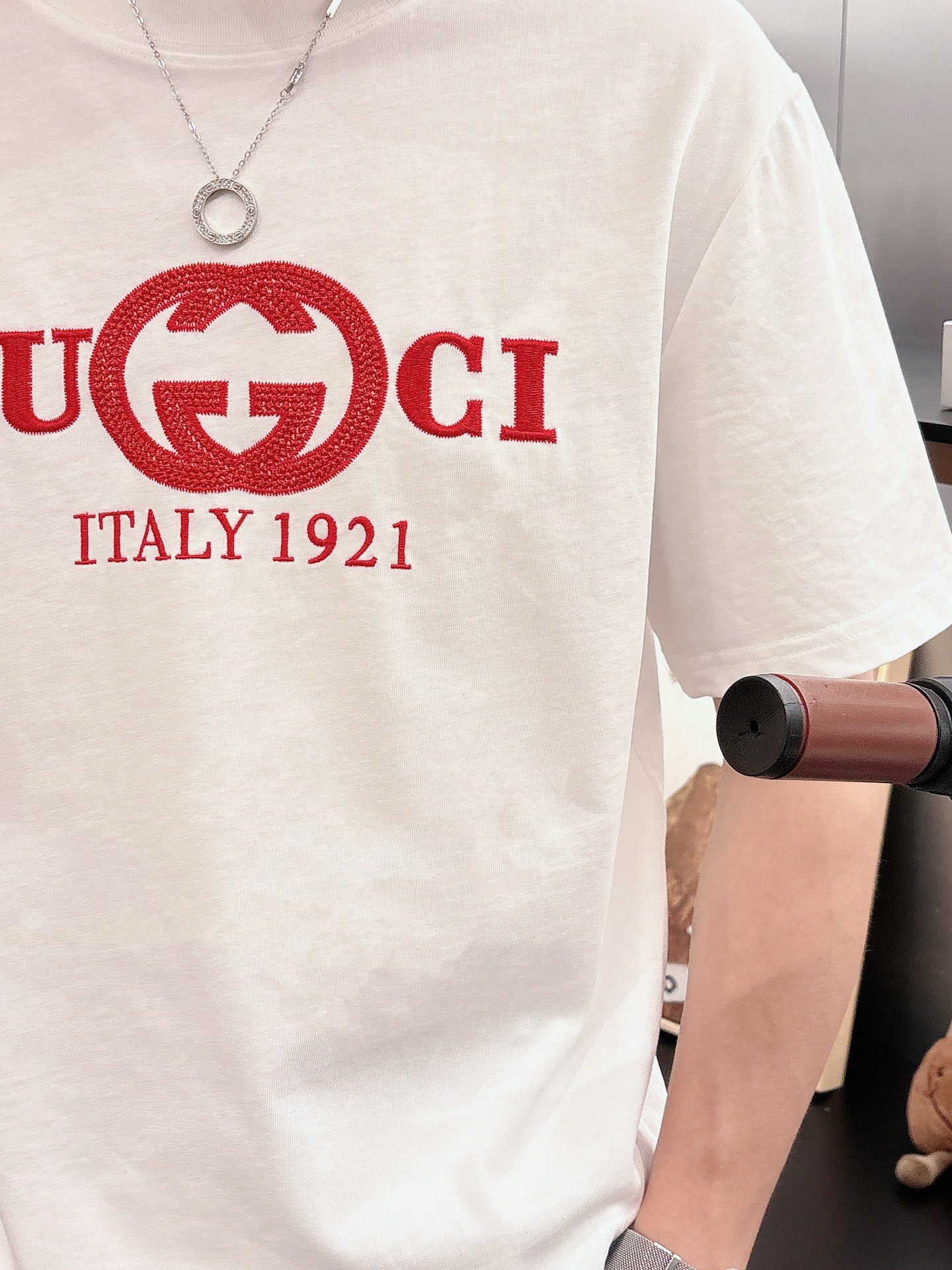 古*Gucci 25SS春夏新款首发专柜最新款短袖圆领T恤 高端订制 设计前卫时尚！品牌logo重工艺设