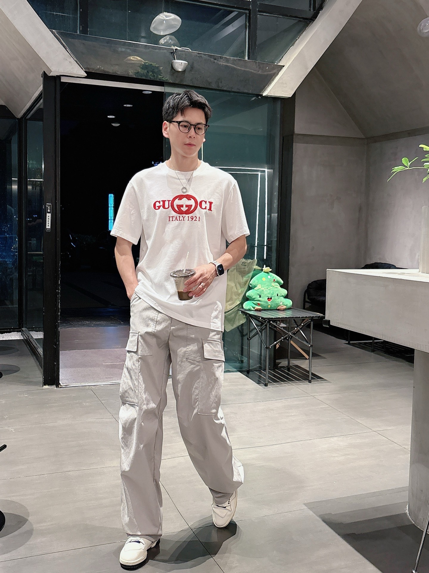 古*Gucci 25SS春夏新款首发专柜最新款短袖圆领T恤 高端订制 设计前卫时尚！品牌logo重工艺设