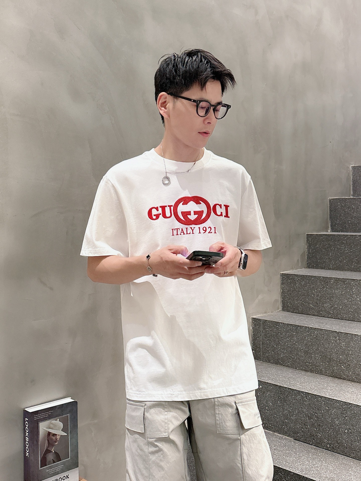 古*Gucci 25SS春夏新款首发专柜最新款短袖圆领T恤 高端订制 设计前卫时尚！品牌logo重工艺设