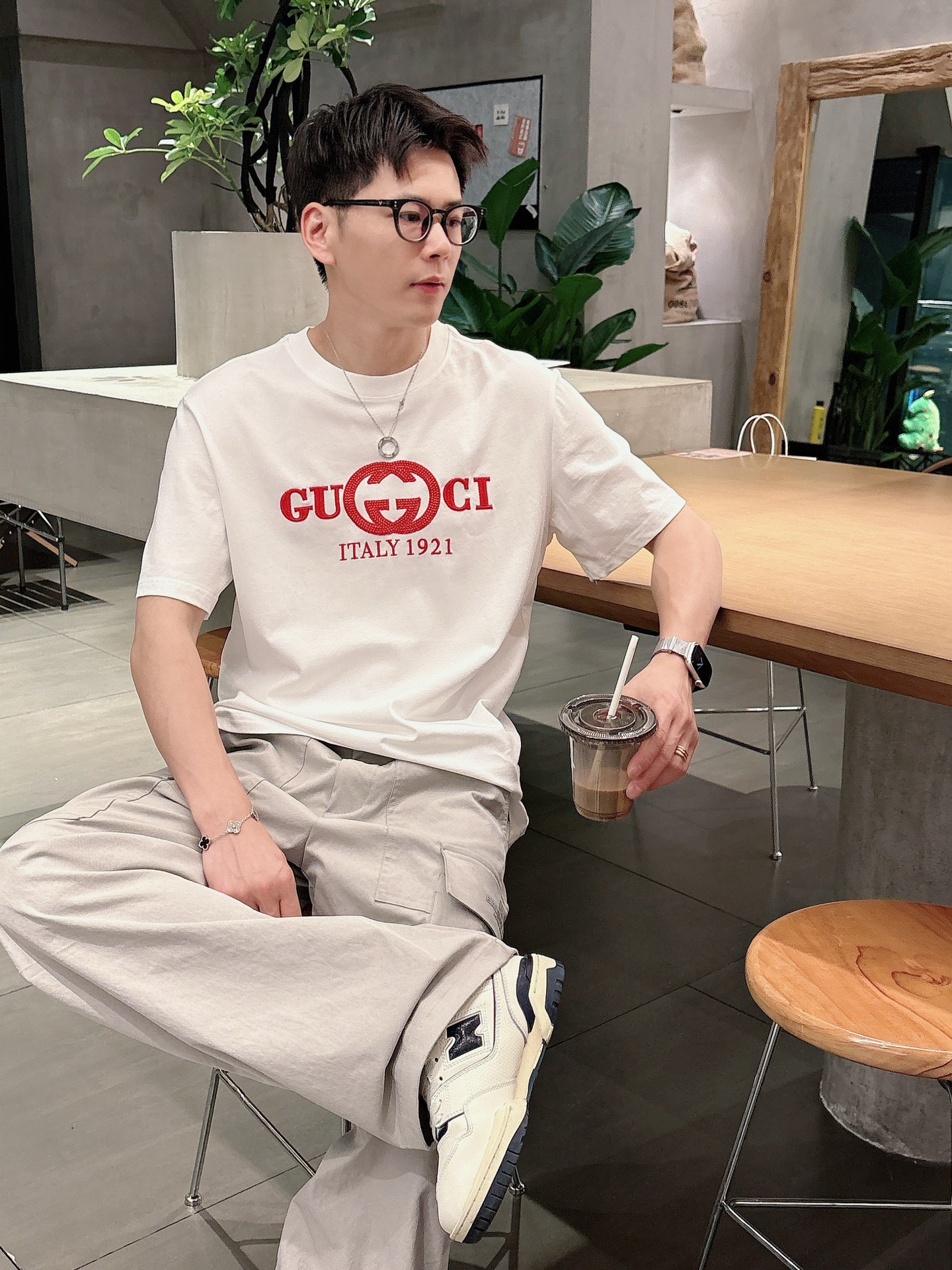 古*Gucci 25SS春夏新款首发专柜最新款短袖圆领T恤 高端订制 设计前卫时尚！品牌logo重工艺设