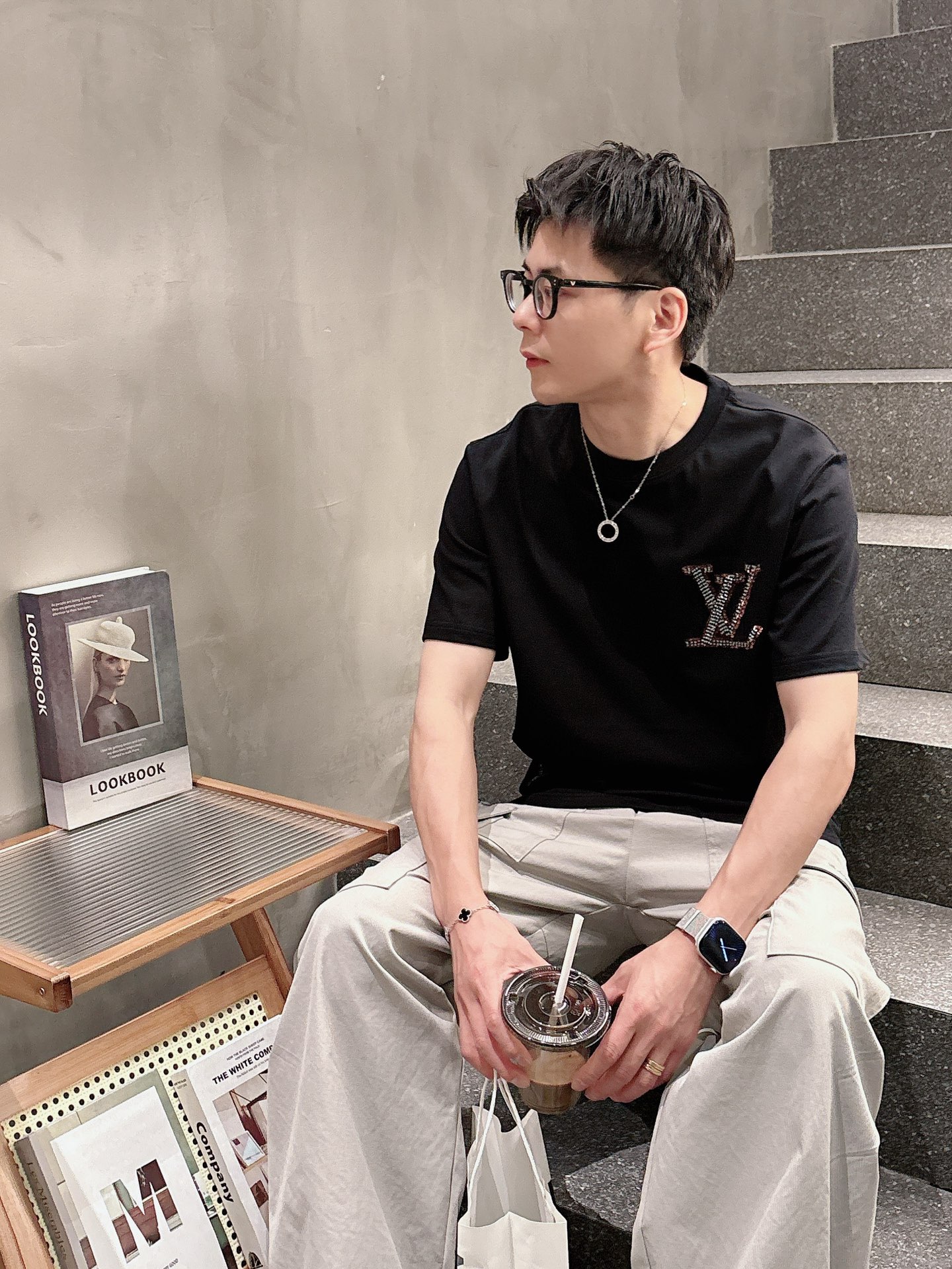 路易威*1V 25SS春夏新款首发专柜最新款短袖圆领T恤 高端订制 设计前卫时尚！品牌logo重工艺设计