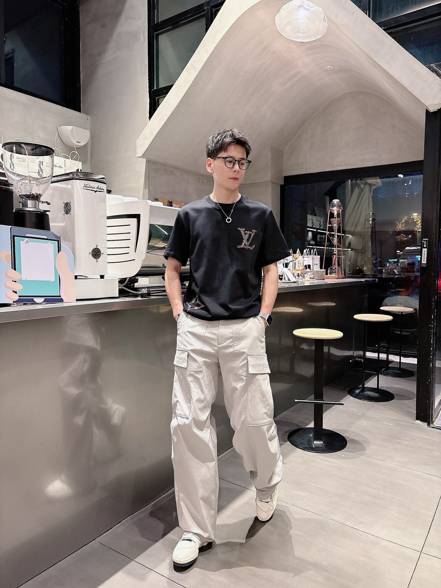 路易威*1V 25SS春夏新款首发专柜最新款短袖圆领T恤 高端订制 设计前卫时尚！品牌logo重工艺设计