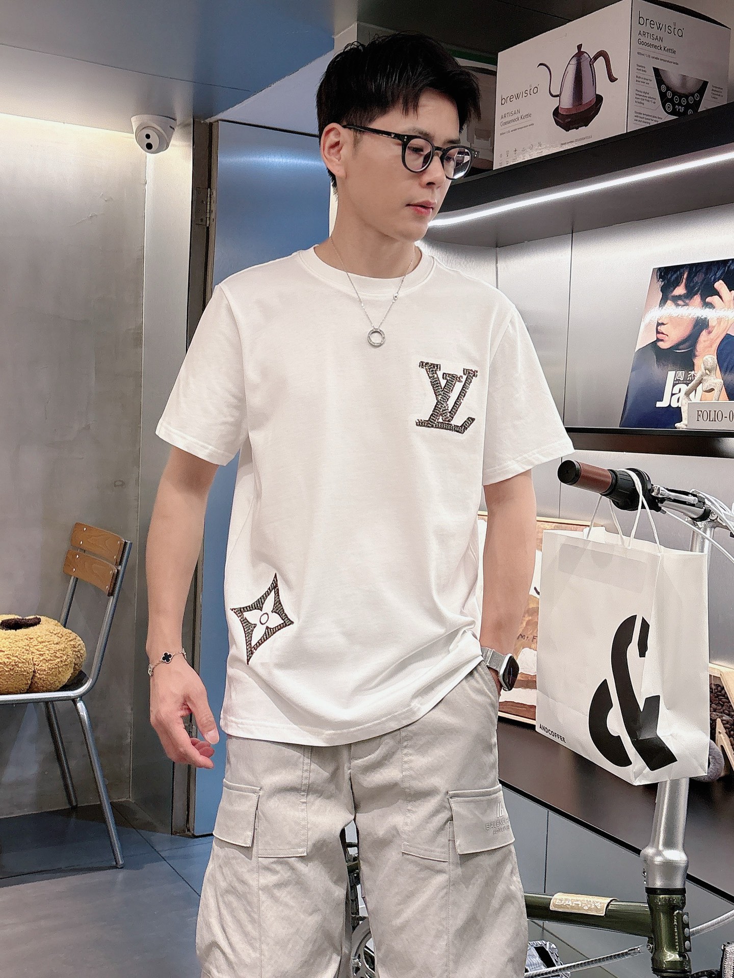 路易威*1V 25SS春夏新款首发专柜最新款短袖圆领T恤 高端订制 设计前卫时尚！品牌logo重工艺设计