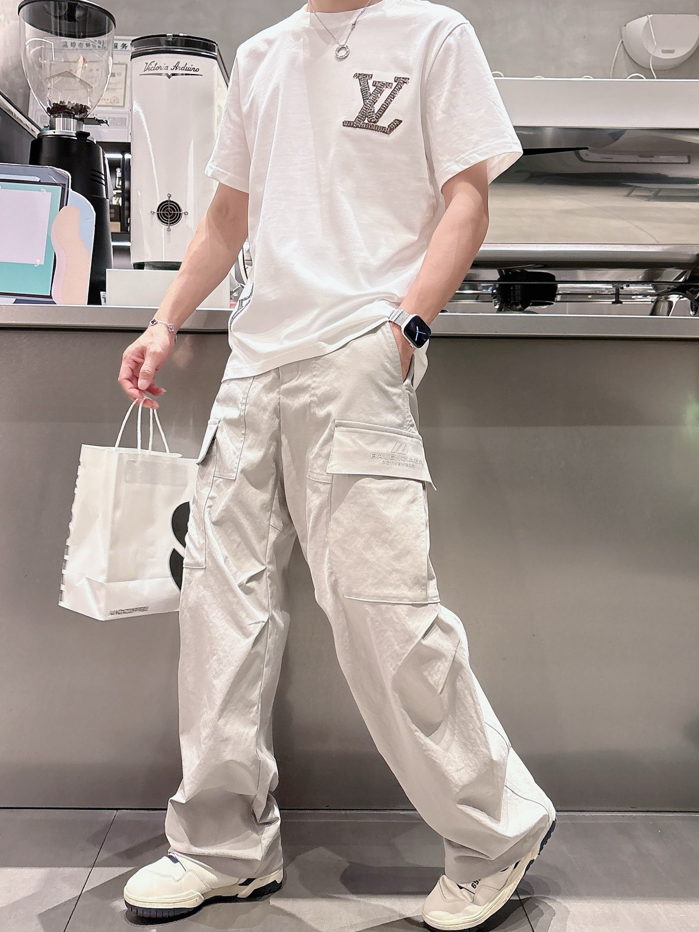 路易威*1V 25SS春夏新款首发专柜最新款短袖圆领T恤 高端订制 设计前卫时尚！品牌logo重工艺设计