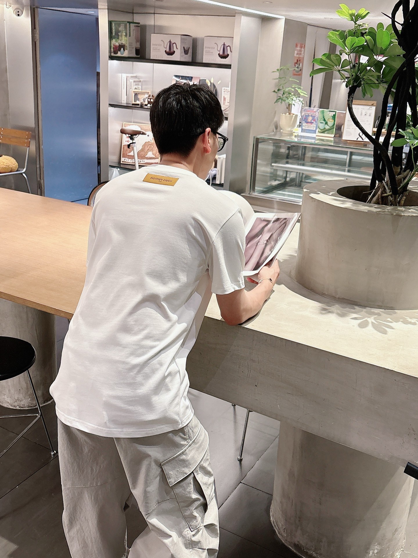 路易威*1V 25SS春夏新款首发专柜最新款短袖圆领T恤 高端订制 设计前卫时尚！品牌logo重工艺设计