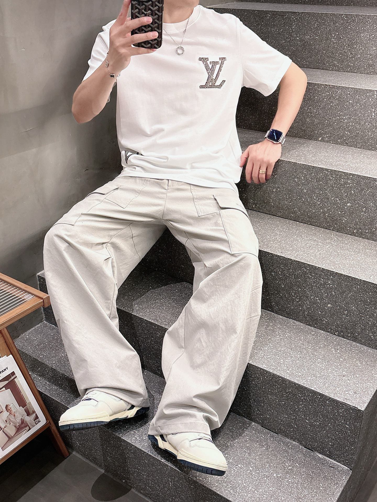 路易威*1V 25SS春夏新款首发专柜最新款短袖圆领T恤 高端订制 设计前卫时尚！品牌logo重工艺设计