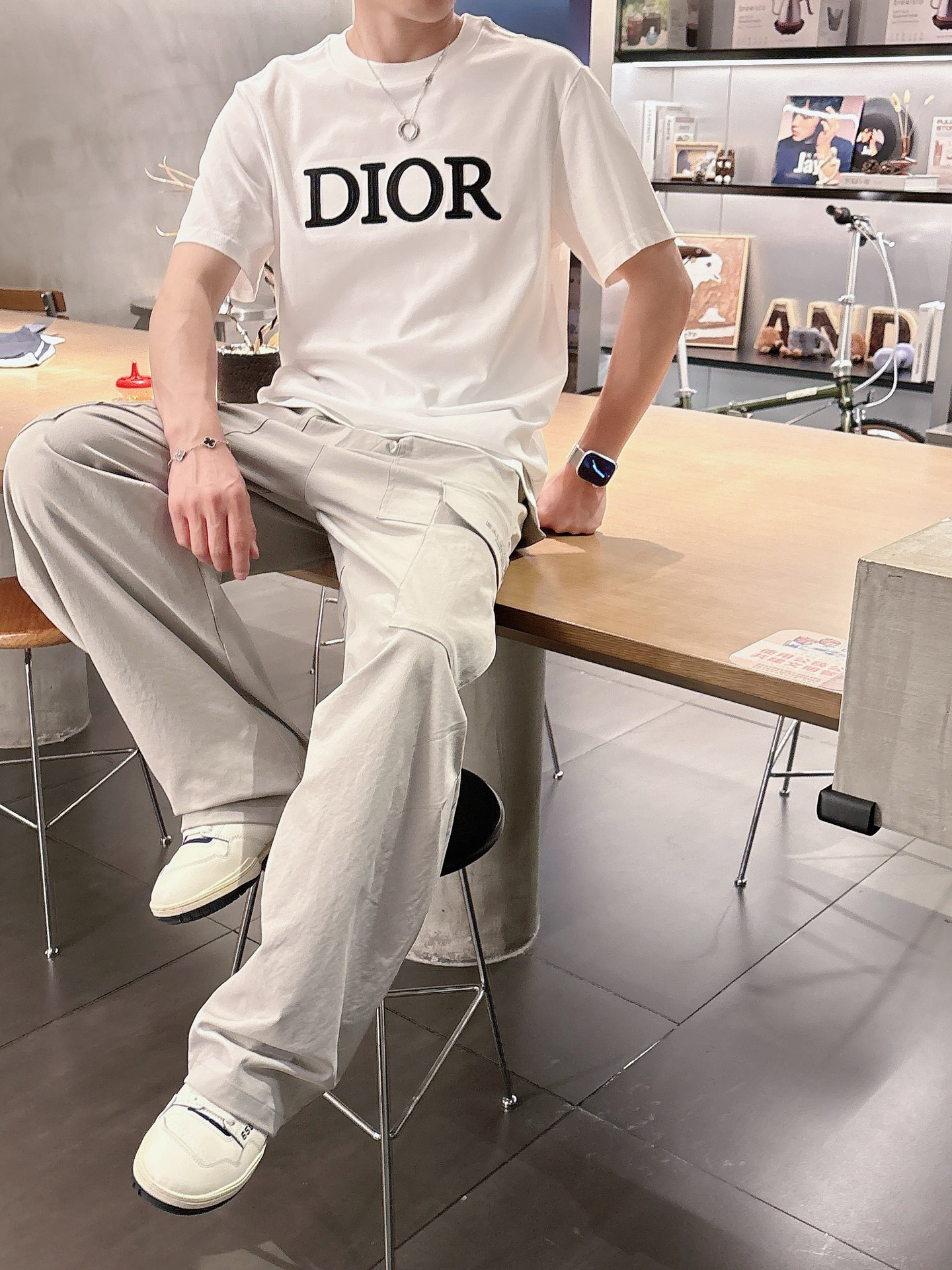 迪*DIOR 25SS春夏新款首发专柜最新款短袖圆领T恤 高端订制 设计前卫时尚！品牌logo重工艺设计