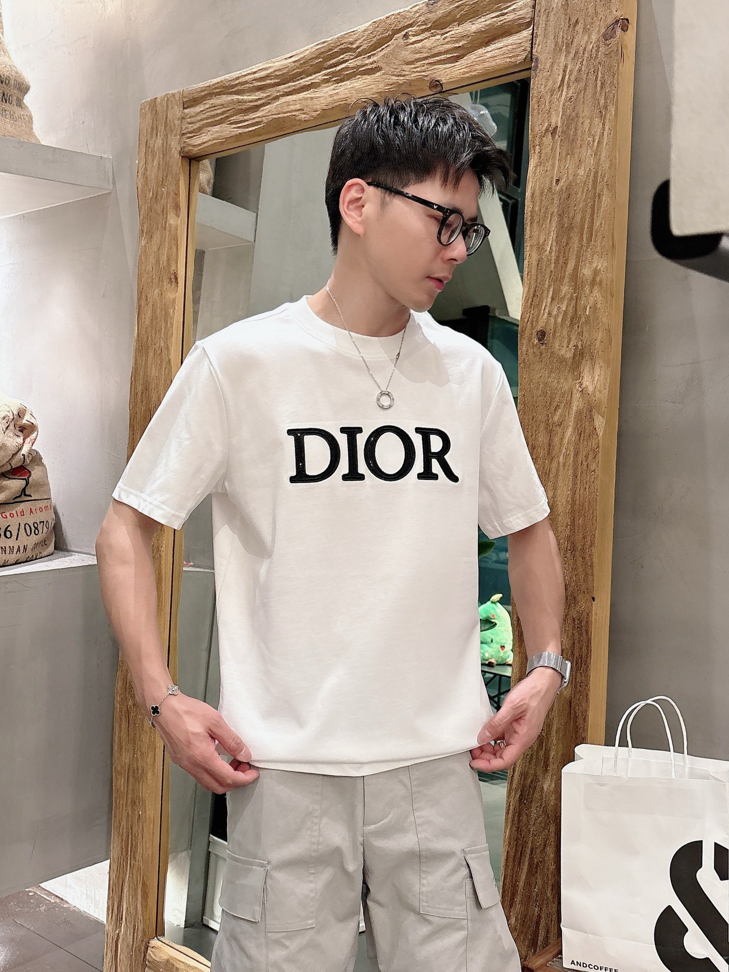 迪*DIOR 25SS春夏新款首发专柜最新款短袖圆领T恤 高端订制 设计前卫时尚！品牌logo重工艺设计