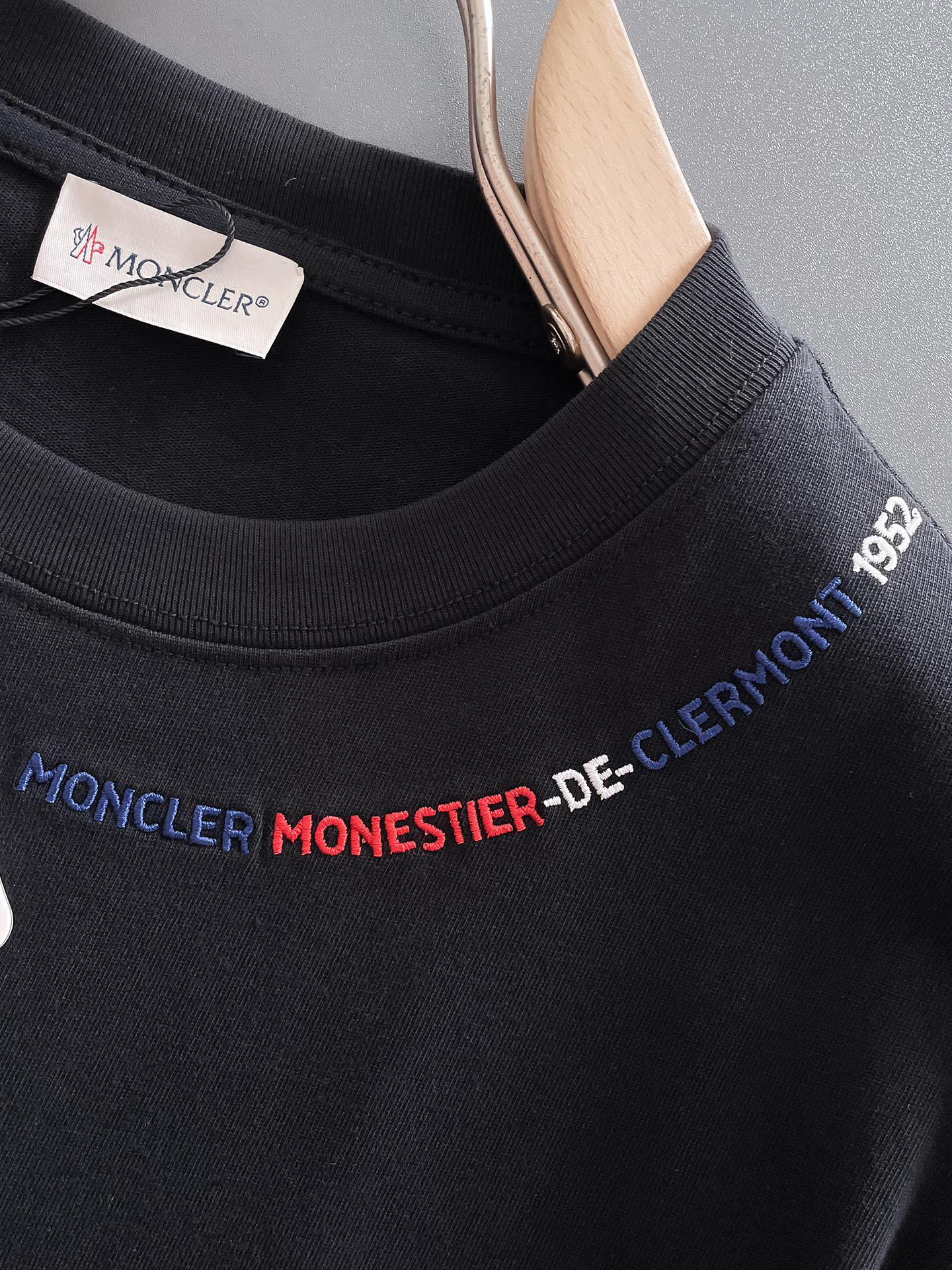 蒙*Moncler 25SS春夏新款首发专柜最新款短袖圆领T恤 高端订制 设计前卫时尚!品牌logo重