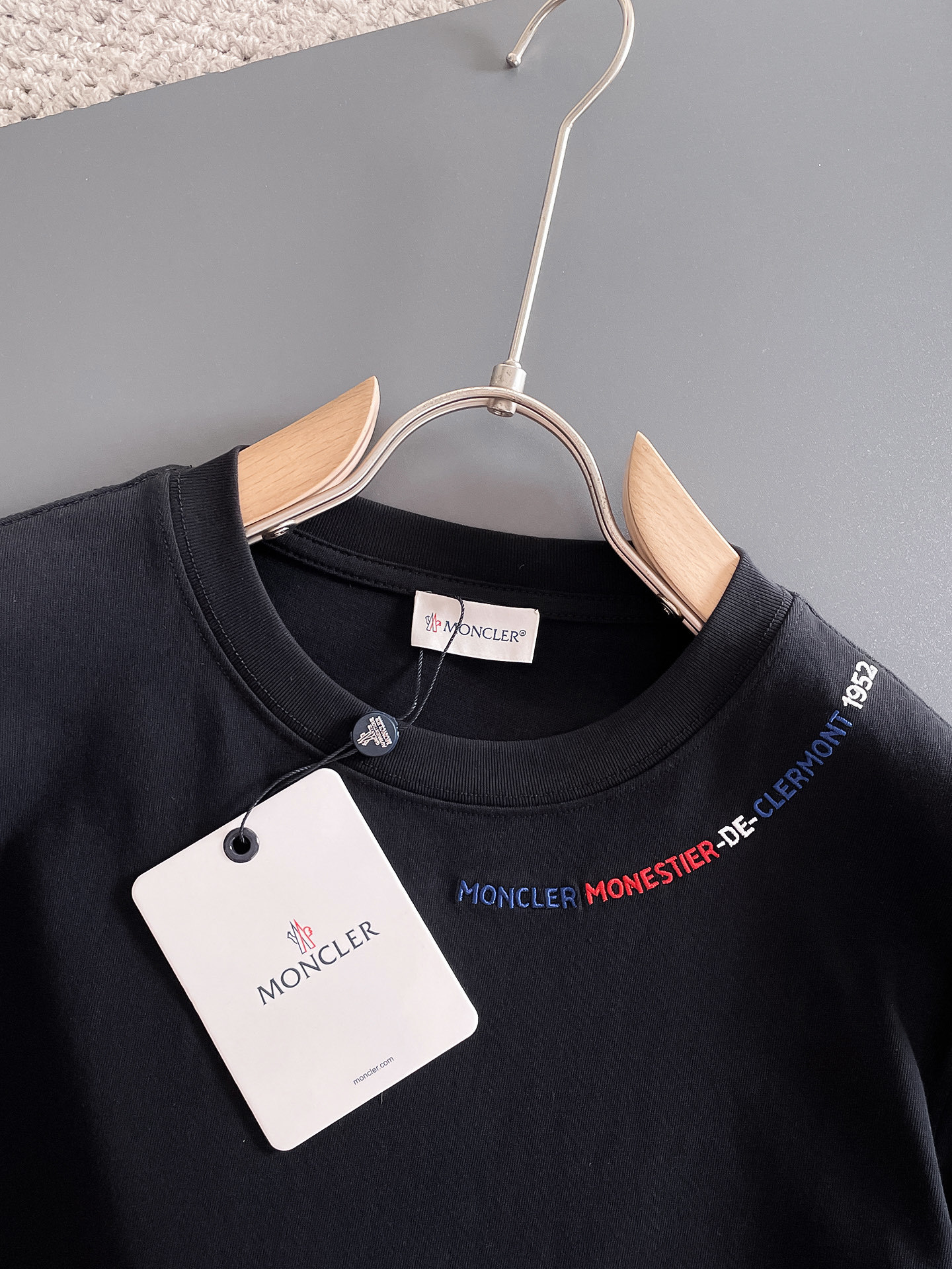 蒙*Moncler 25SS春夏新款首发专柜最新款短袖圆领T恤 高端订制 设计前卫时尚!品牌logo重