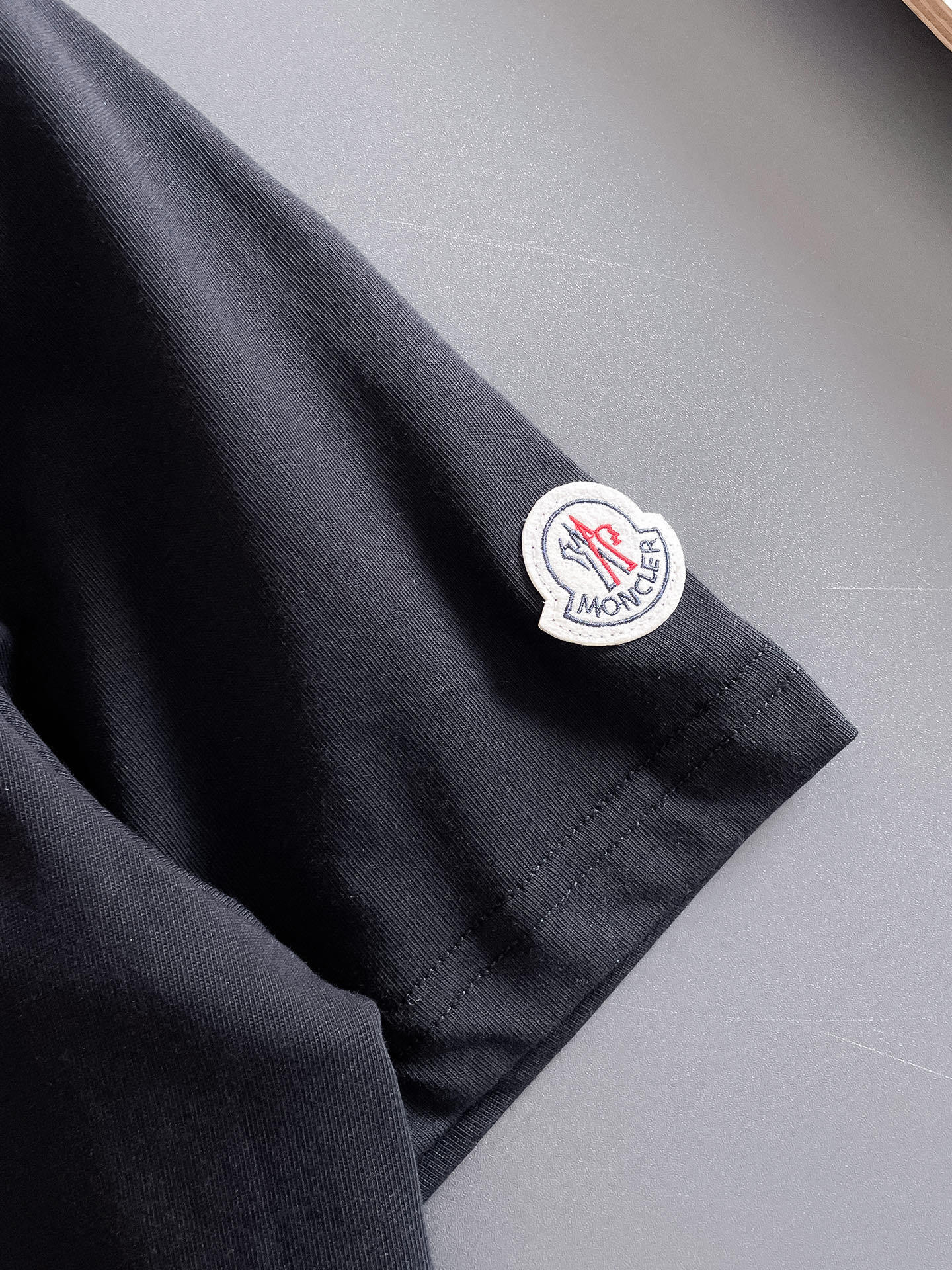 蒙*Moncler 25SS春夏新款首发专柜最新款短袖圆领T恤 高端订制 设计前卫时尚!品牌logo重