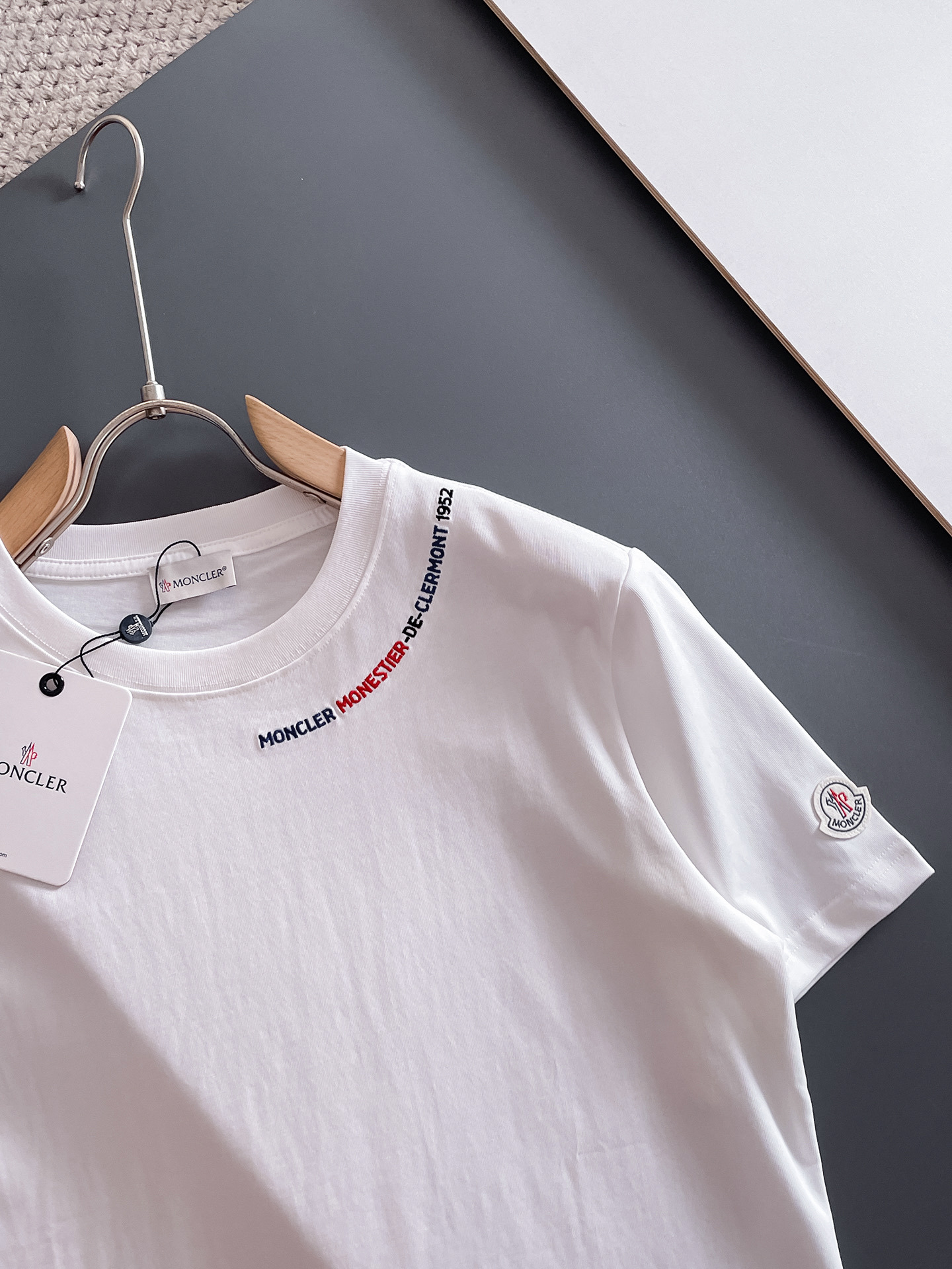 蒙*Moncler 25SS春夏新款首发专柜最新款短袖圆领T恤 高端订制 设计前卫时尚!品牌logo重