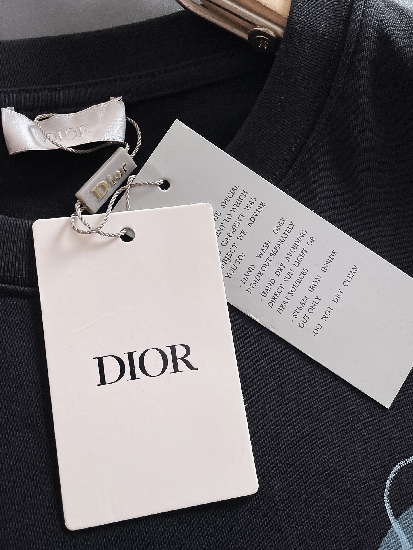 迪*DIOR 25SS春夏新款首发专柜最新款短袖圆领T恤 手绘高端订制 设计前卫时尚!品牌logo重工