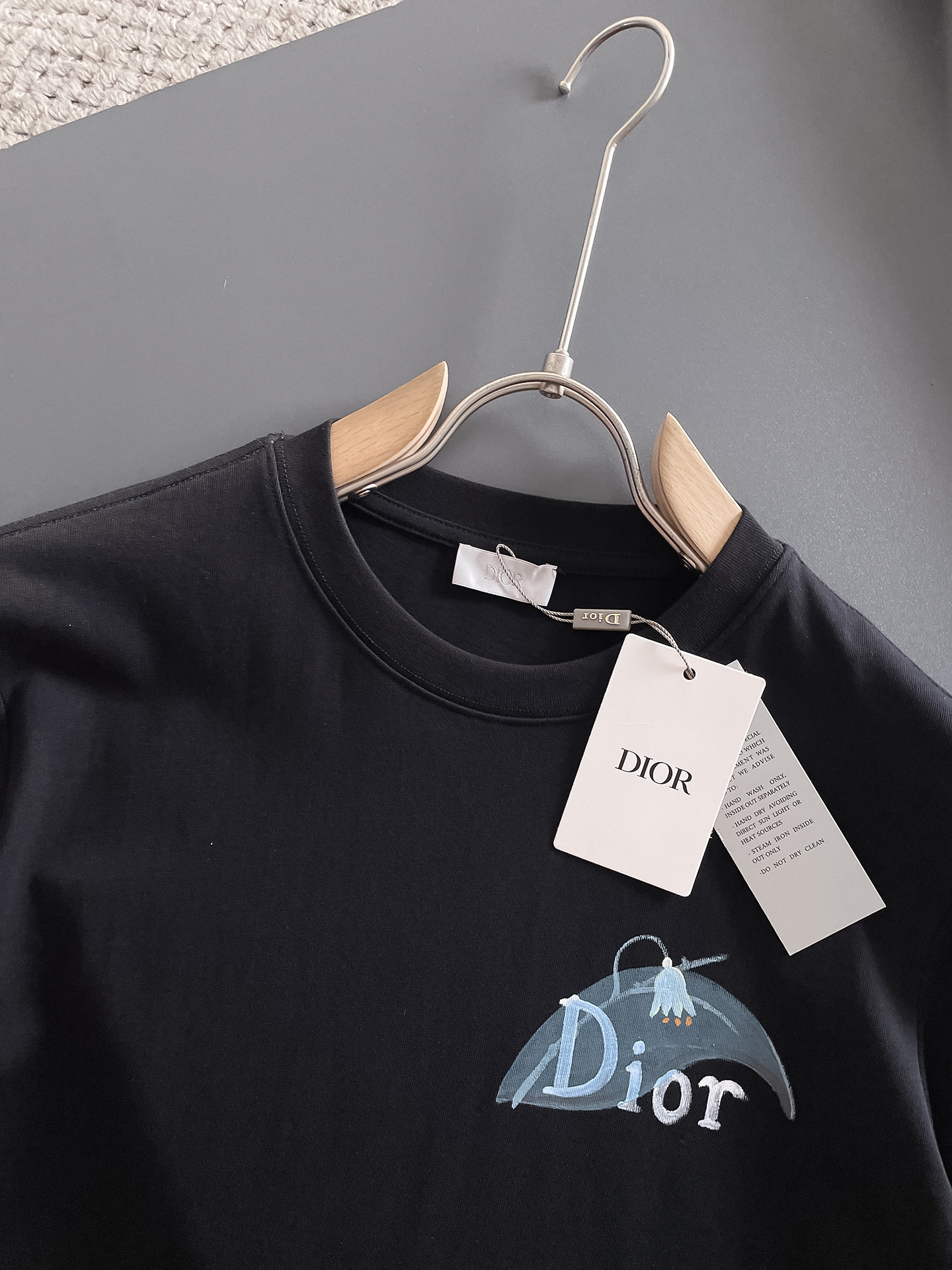 迪*DIOR 25SS春夏新款首发专柜最新款短袖圆领T恤 手绘高端订制 设计前卫时尚!品牌logo重工