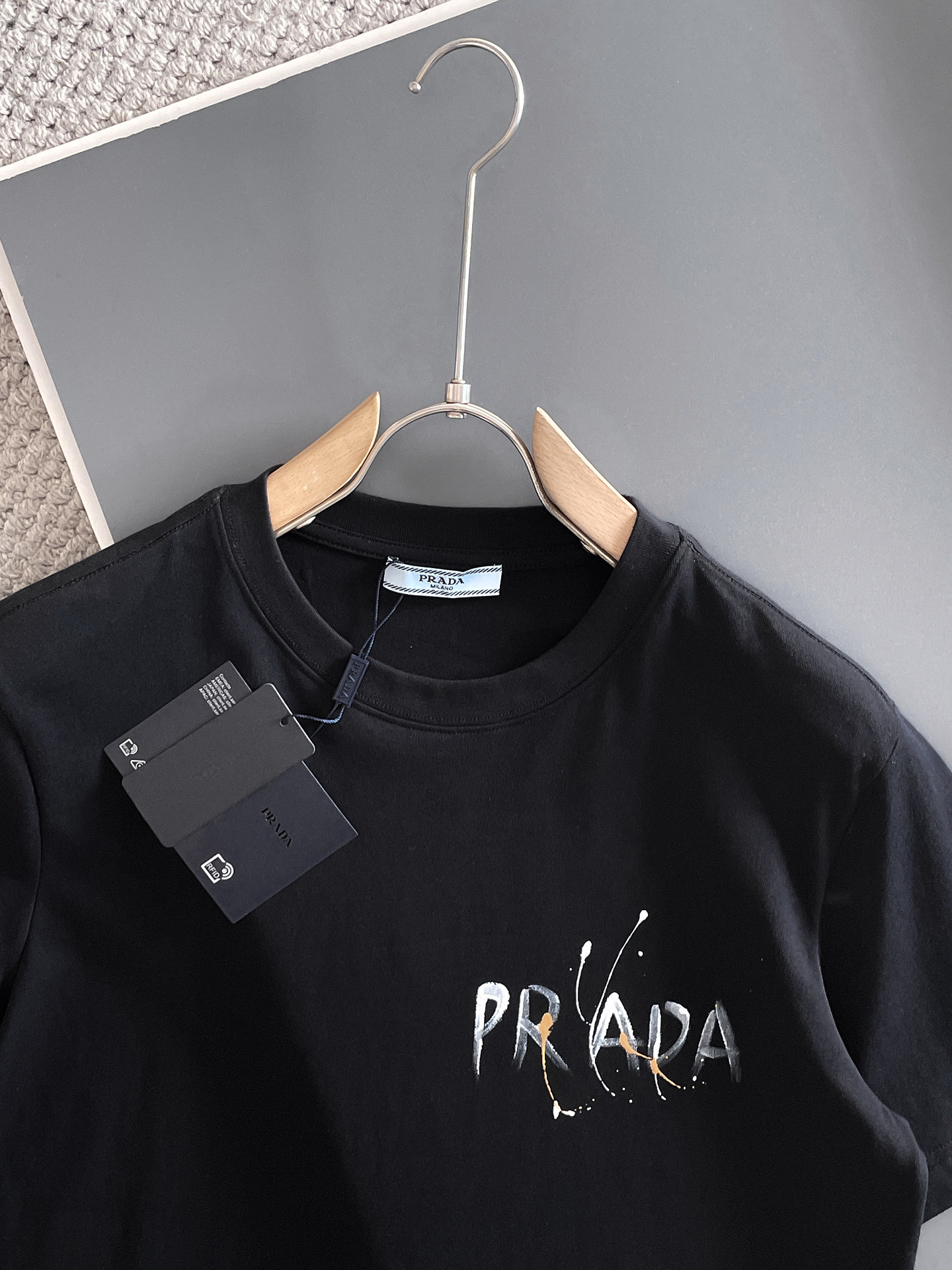 普拉*Drada 25SS春夏新款首发专柜最新款短袖圆领T恤 手绘高端订制 设计前卫时尚!品牌logo