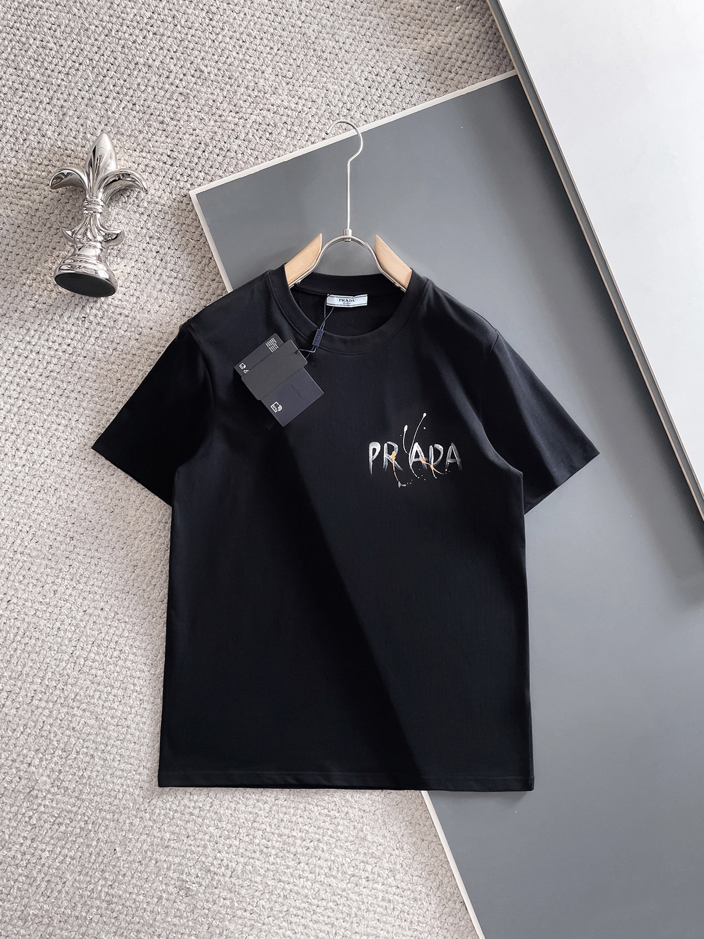 普拉*Drada 25SS春夏新款首发专柜最新款短袖圆领T恤 手绘高端订制 设计前卫时尚!品牌logo