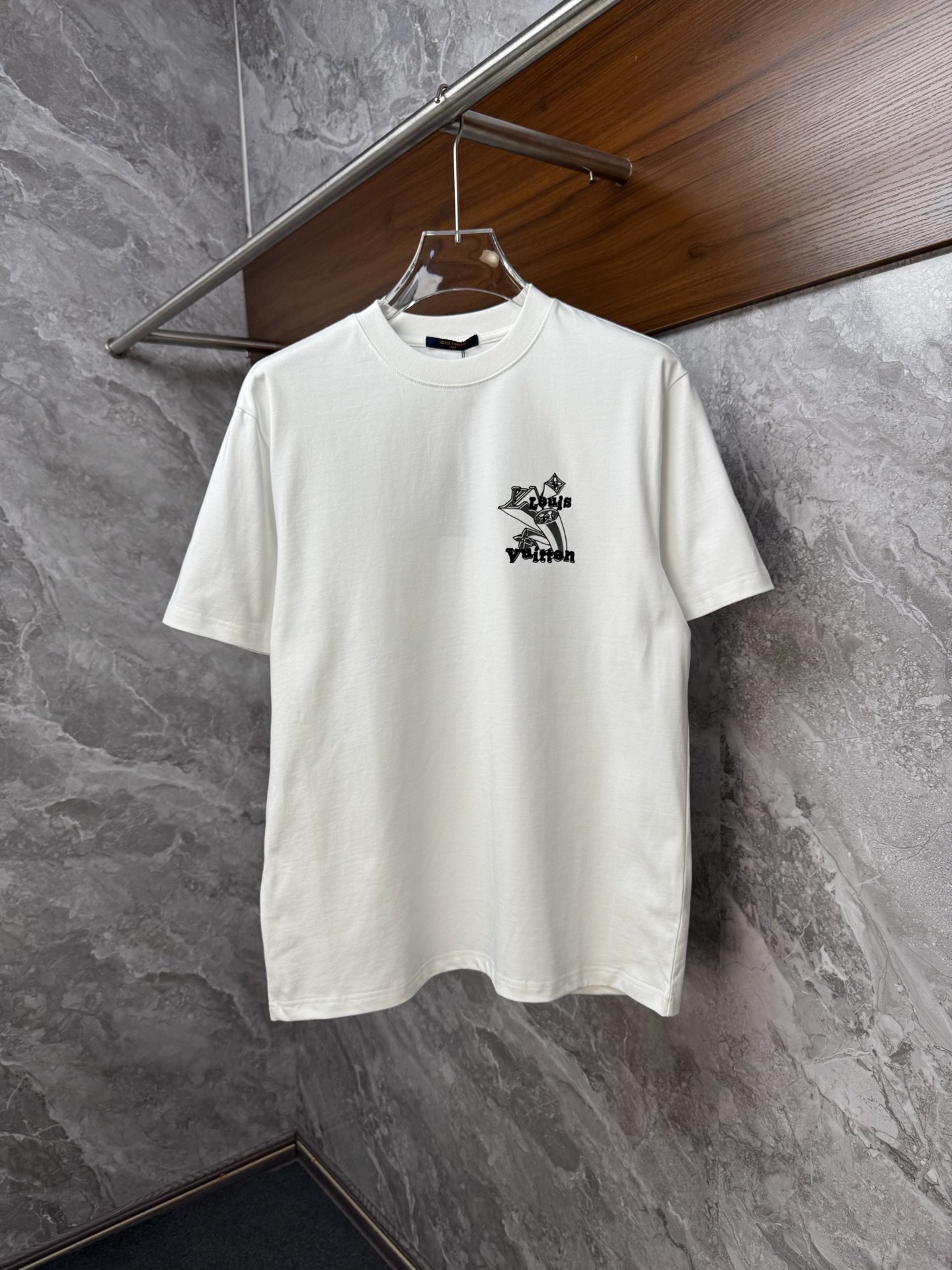P135 Nuevo número de modelo w05 Este modelo adopta un peso elevado de 300. La forma completa y el diseño de camiseta de…