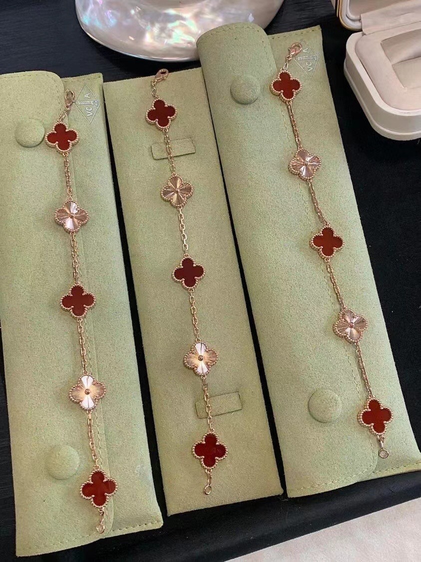 5-Motif Carnelian and Guilloché Bracelet - Comprehensive 2