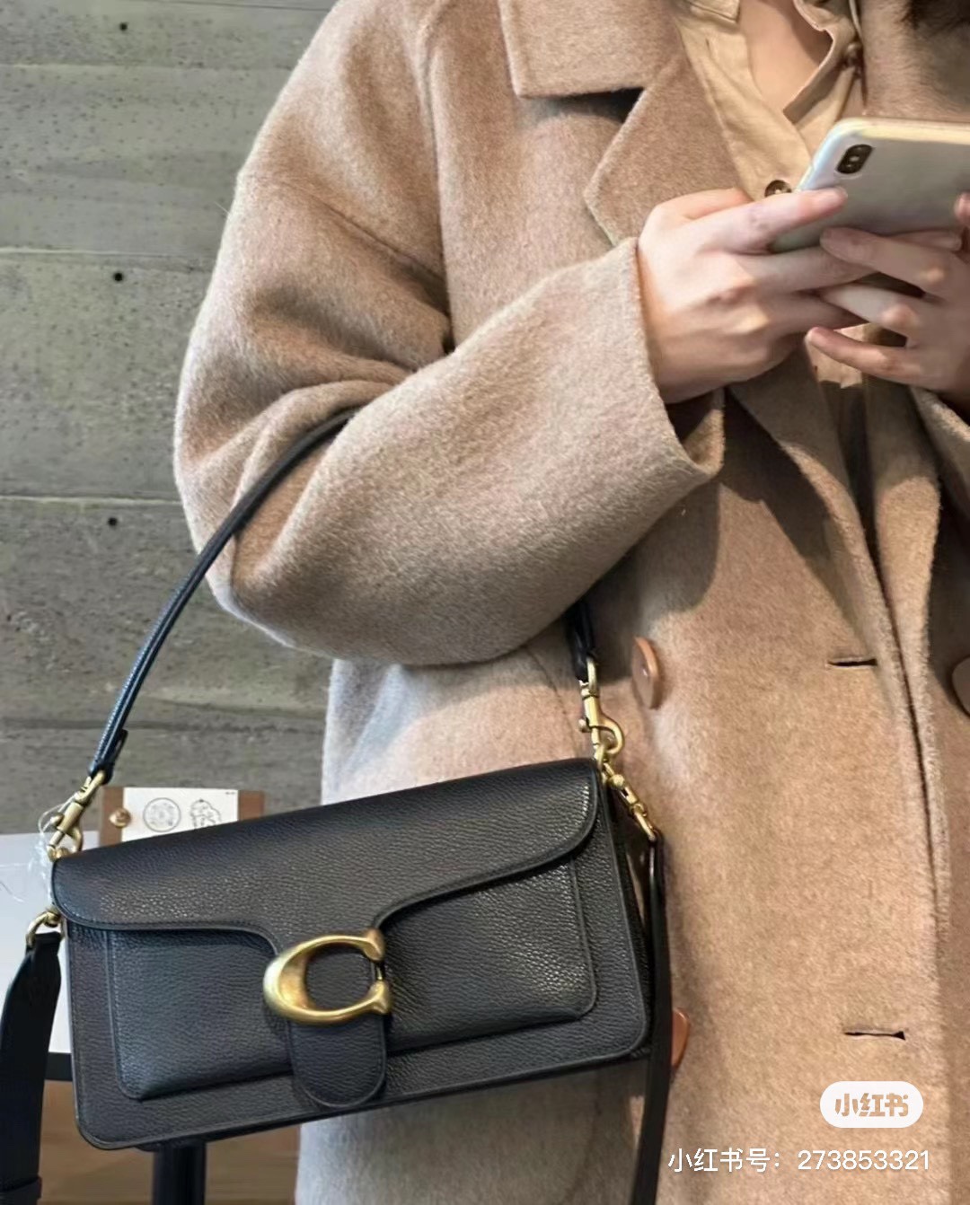 Coach Tabby Sac Bandoulière en Cuir Noir avec Fermoir Signature Doré