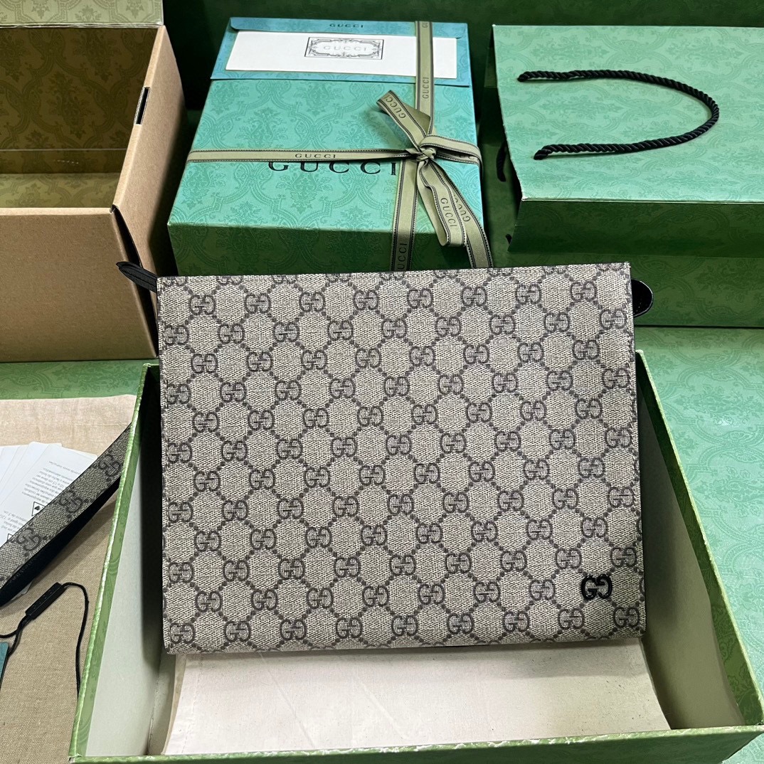 Gucci Men's Clutch with Signature GG Pattern,18 x 26 x 6 cm 4 i1720254739 7535 1