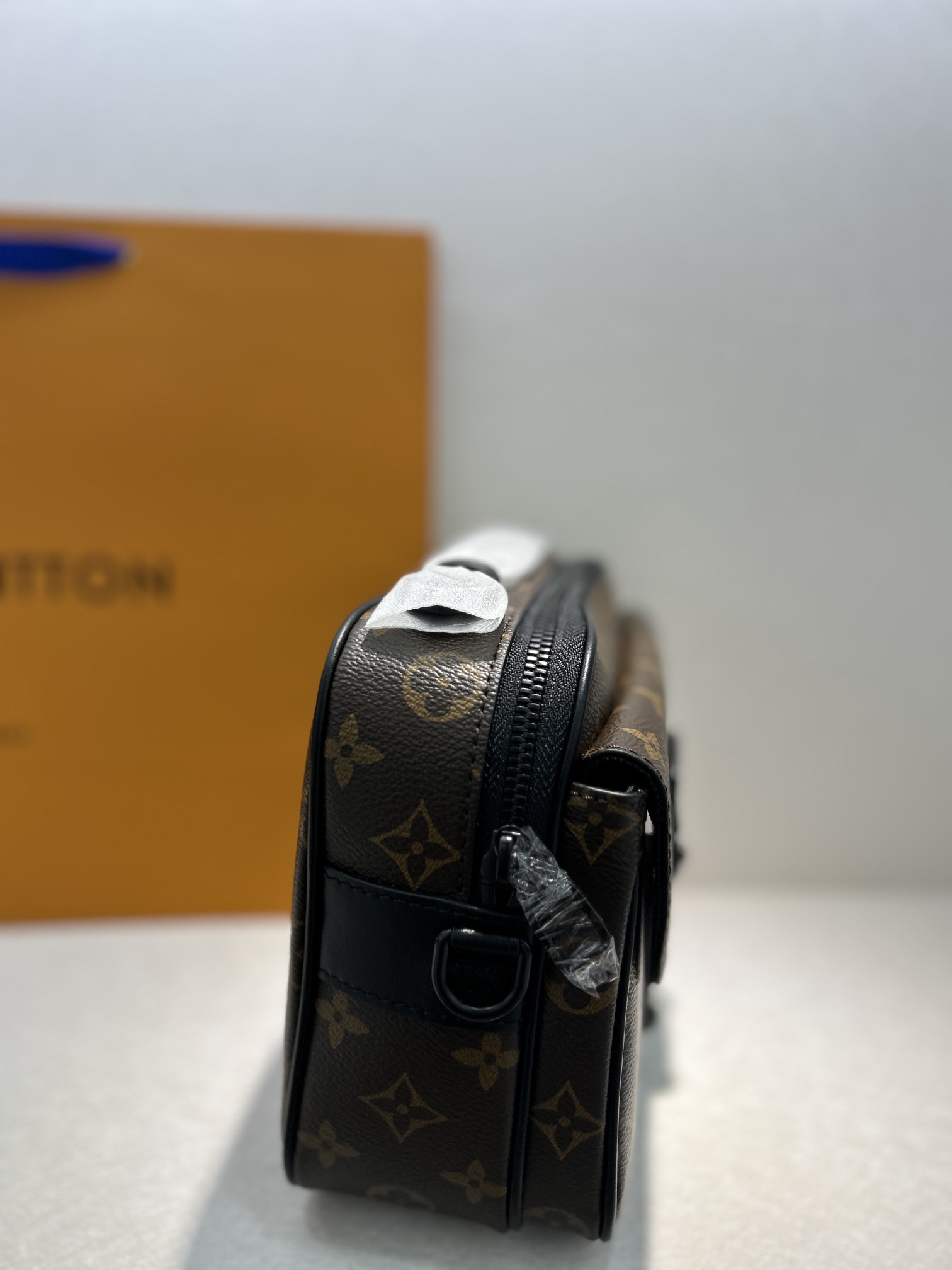 Louis Vuitton Men's Camera Bag, Messenger Bag M55458 - 22 x 18 x 8 cm 6 i1725628400 2863 6
