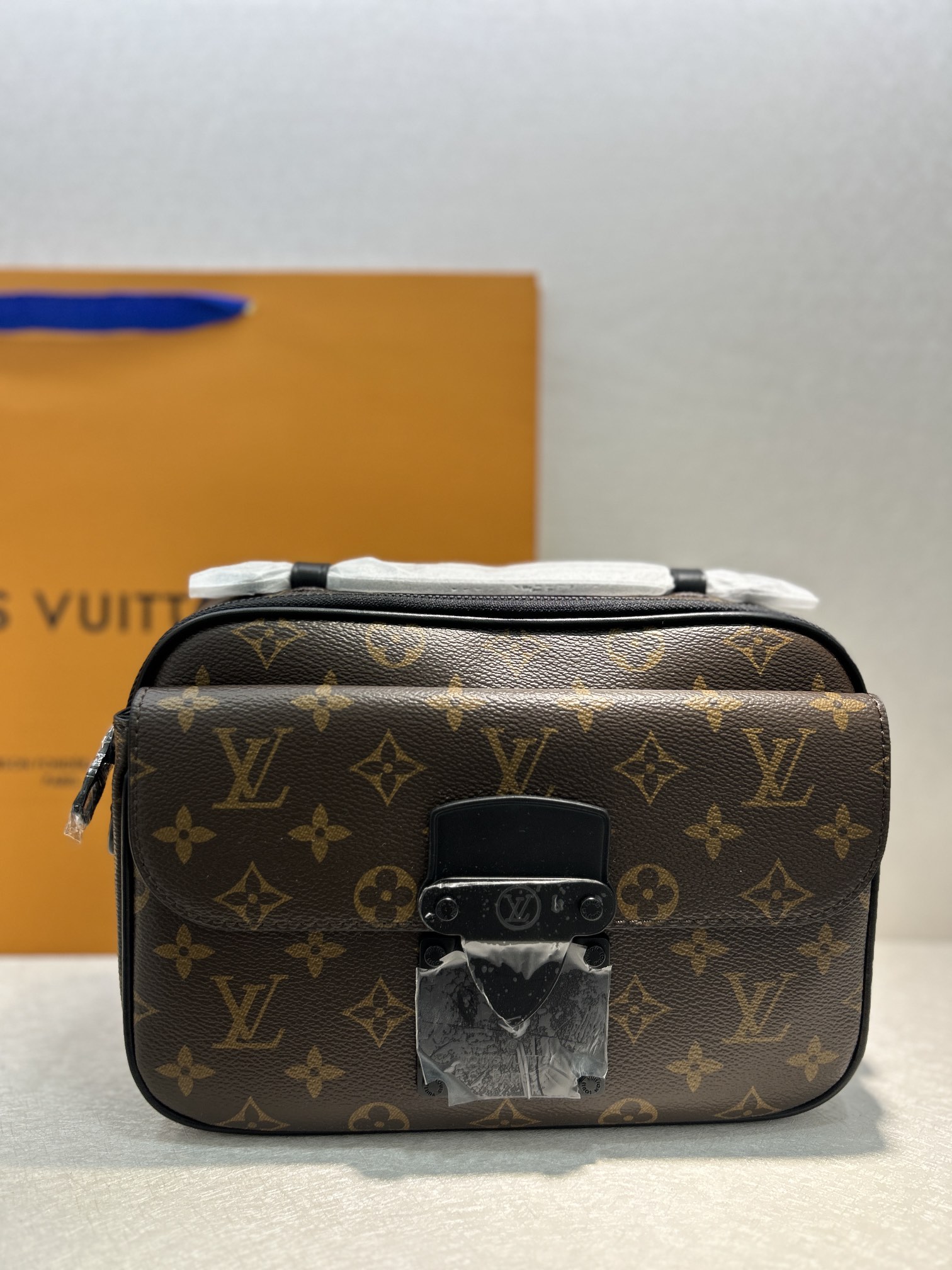 Louis Vuitton Men's Camera Bag, Messenger Bag M55458 - 22 x 18 x 8 cm 4 i1725628400 479 0