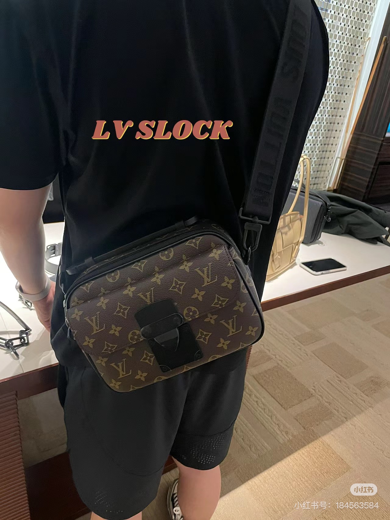 Louis Vuitton Men's Camera Bag, Messenger Bag M55458 - 22 x 18 x 8 cm 2 i1725628400 7549 3
