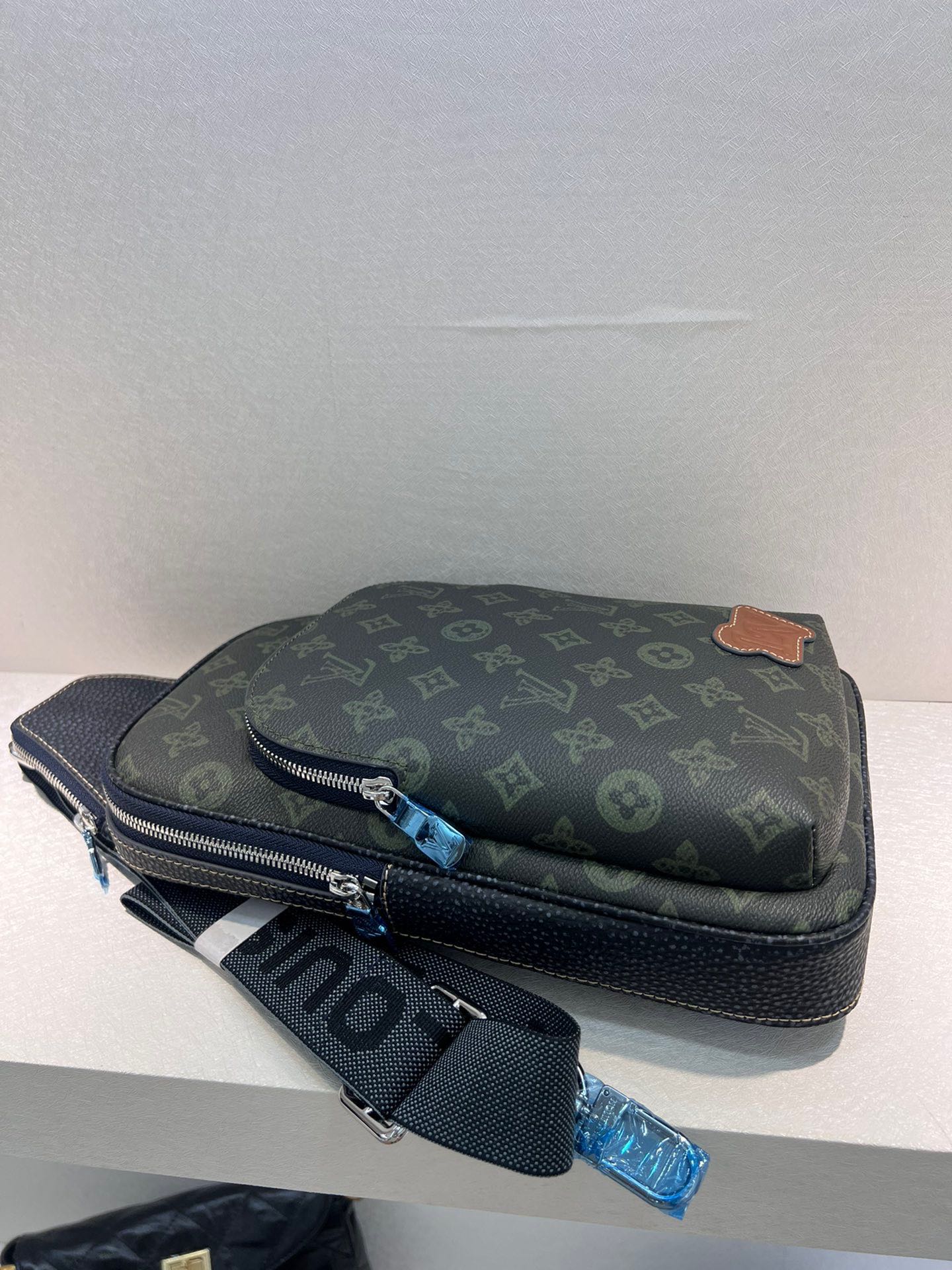 Louis Vuitton Chest Bag, Stylish and Secure with Multiple Zipper Pockets 7 i1726757901 4785 3