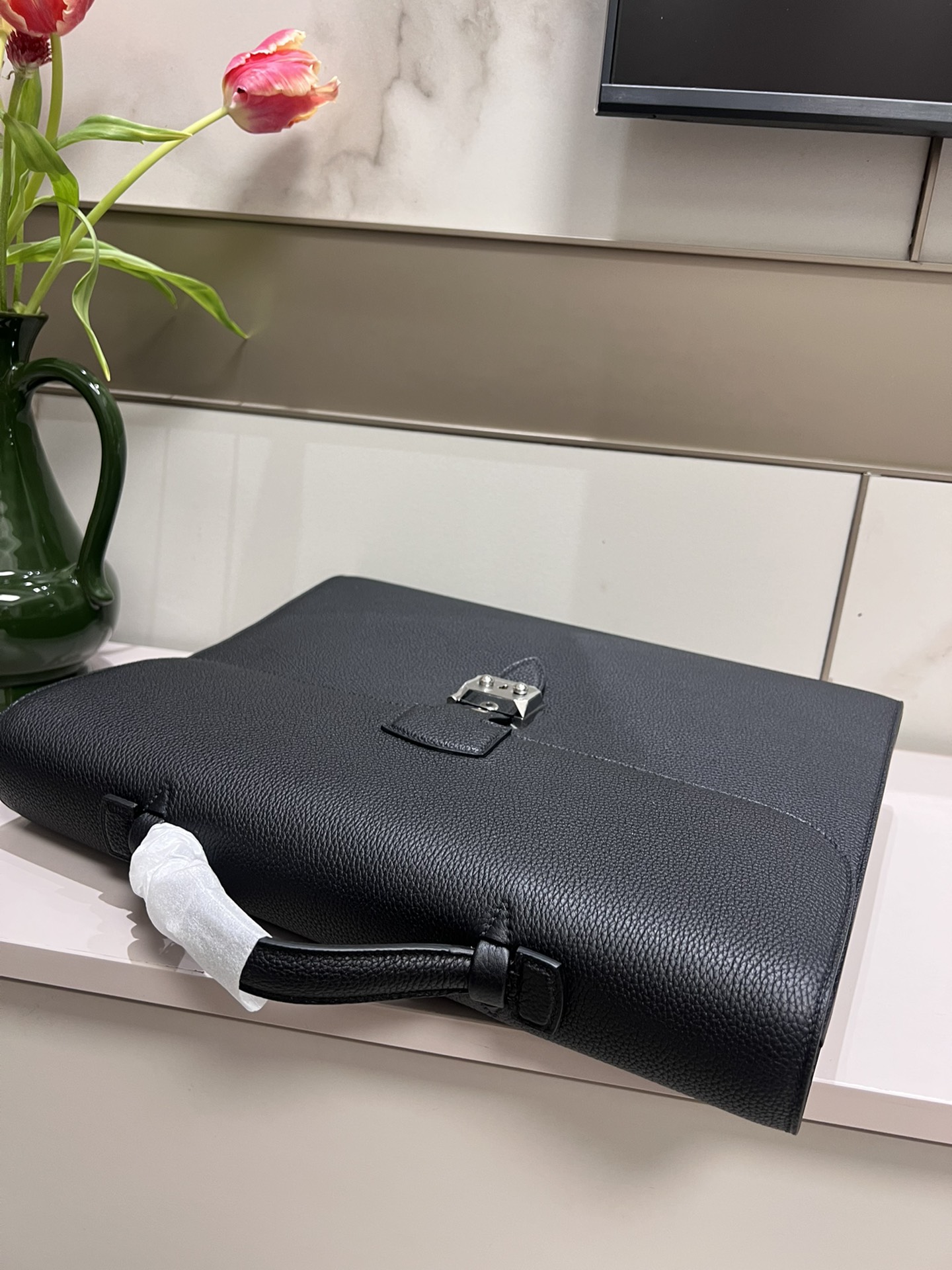 Hermes Classic Flap Handbag for Men - Premium Leather, Superior Texture 6 i1729956831 3740 2
