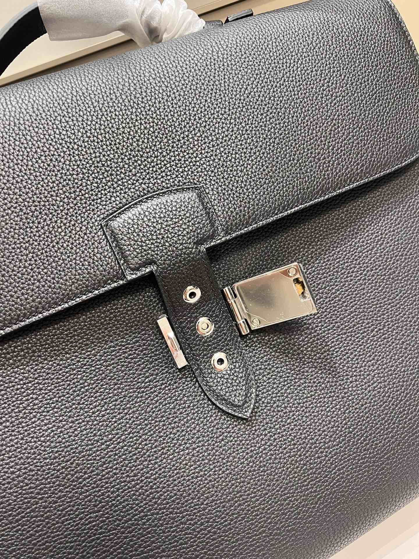 Hermes Classic Flap Handbag for Men - Premium Leather, Superior Texture 8 i1729956831 6818 7