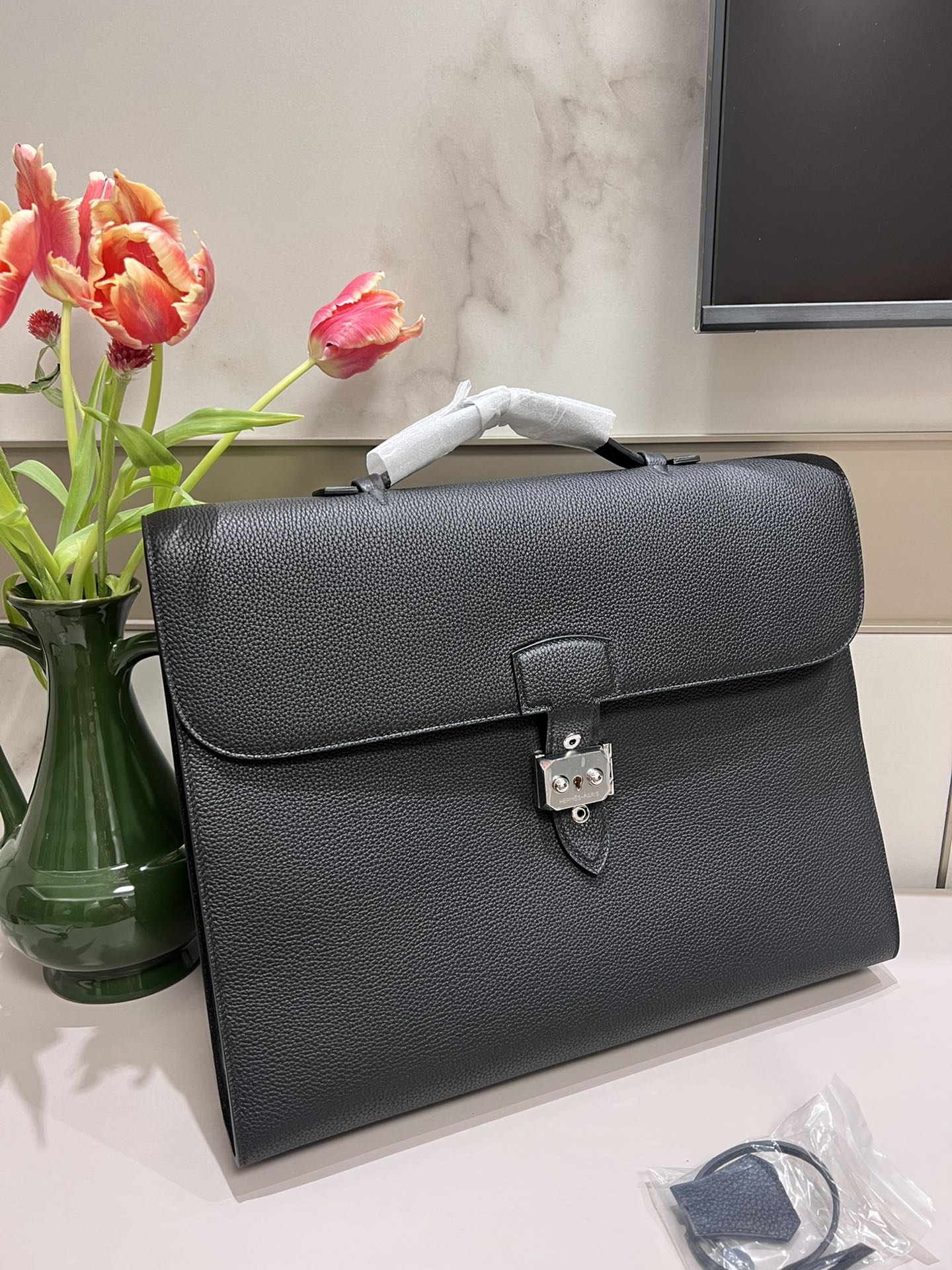 Hermes Classic Flap Handbag for Men - Premium Leather, Superior Texture 3 i1729956831 7952 3