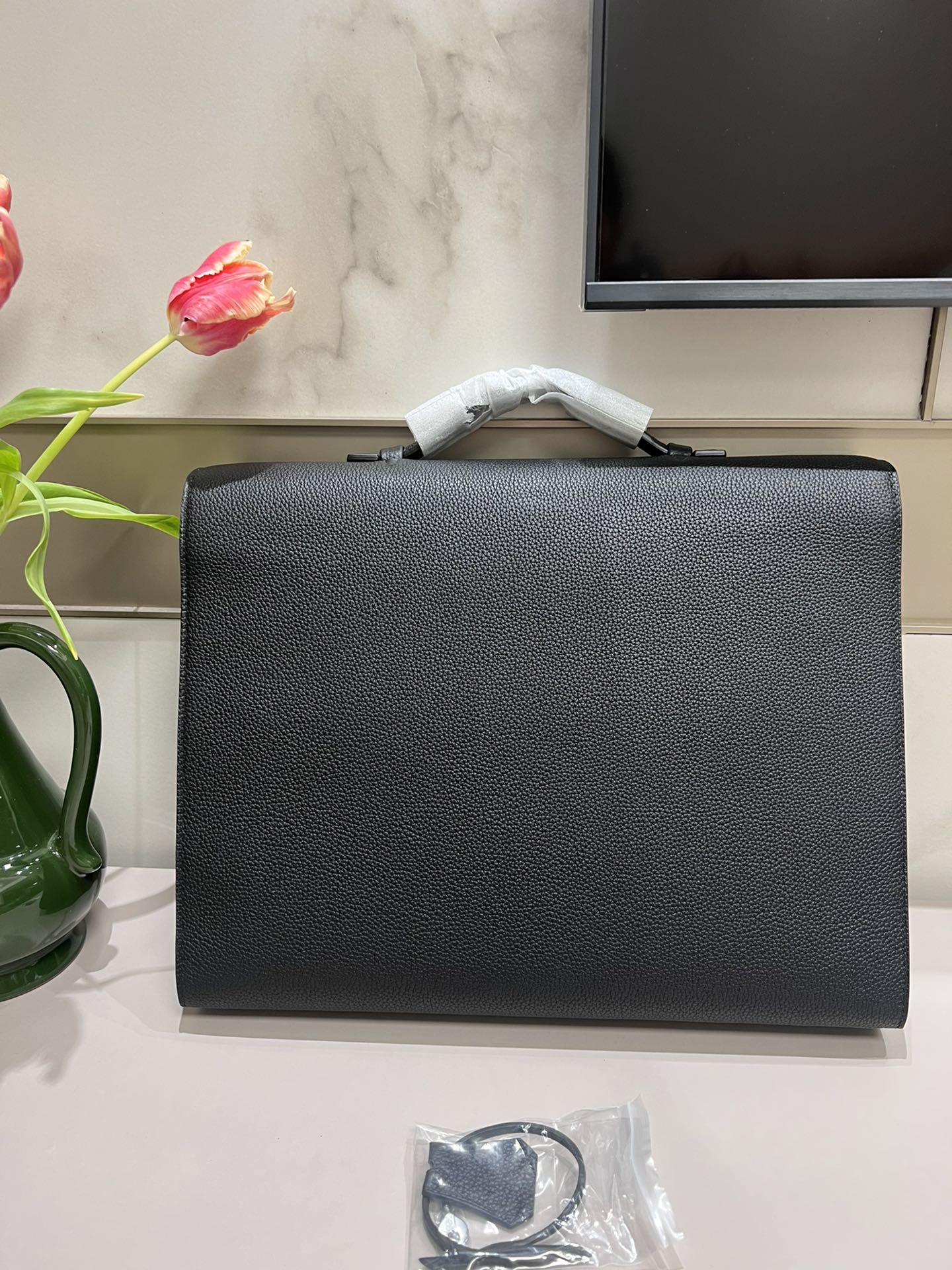 Hermes Classic Flap Handbag for Men - Premium Leather, Superior Texture 4 i1729956831 919 4