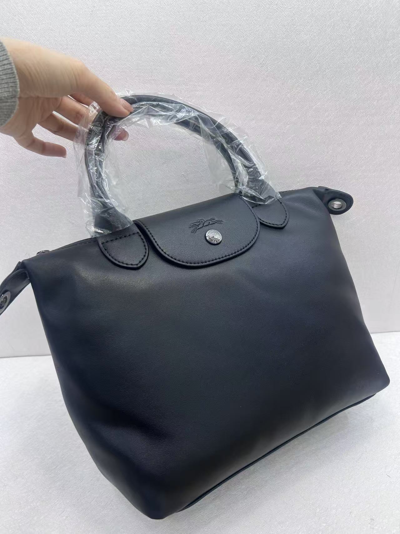 Longchamp Women's Le Pliage Small Shoulder Bag Lightweight and Foldable 4 i1742918456436 5874 0 3