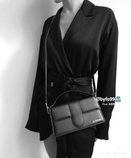 Jacquemus Black Leather Le Bambino Crossbody Bag, 24x13x7cm 1 Jacquemus Black Leather Le Bambino Crossbody Bag, 24x13x7cm