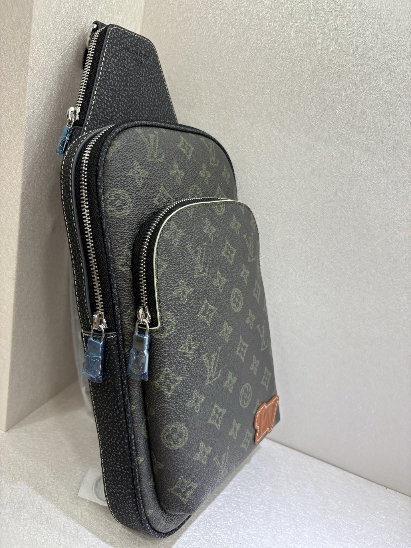 Louis Vuitton Avenue Sling Bag Damier Graphite Canvas M46344 5 i1751734885008 1849 0 4