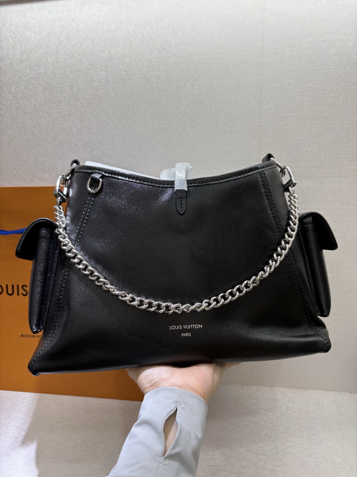 Louis Vuitton Carryall Small Sheepskin Black Warrior Bag 33cm 4 i1751762290132 547 0 3
