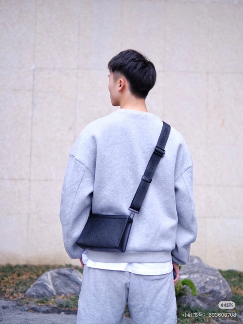 Louis Vuitton Men's Two-Way Bag M81115 Dark Blue Crossbody Clutch 1 Louis Vuitton Men's Two-Way Bag M81115 Dark Blue Crossbody Clutch