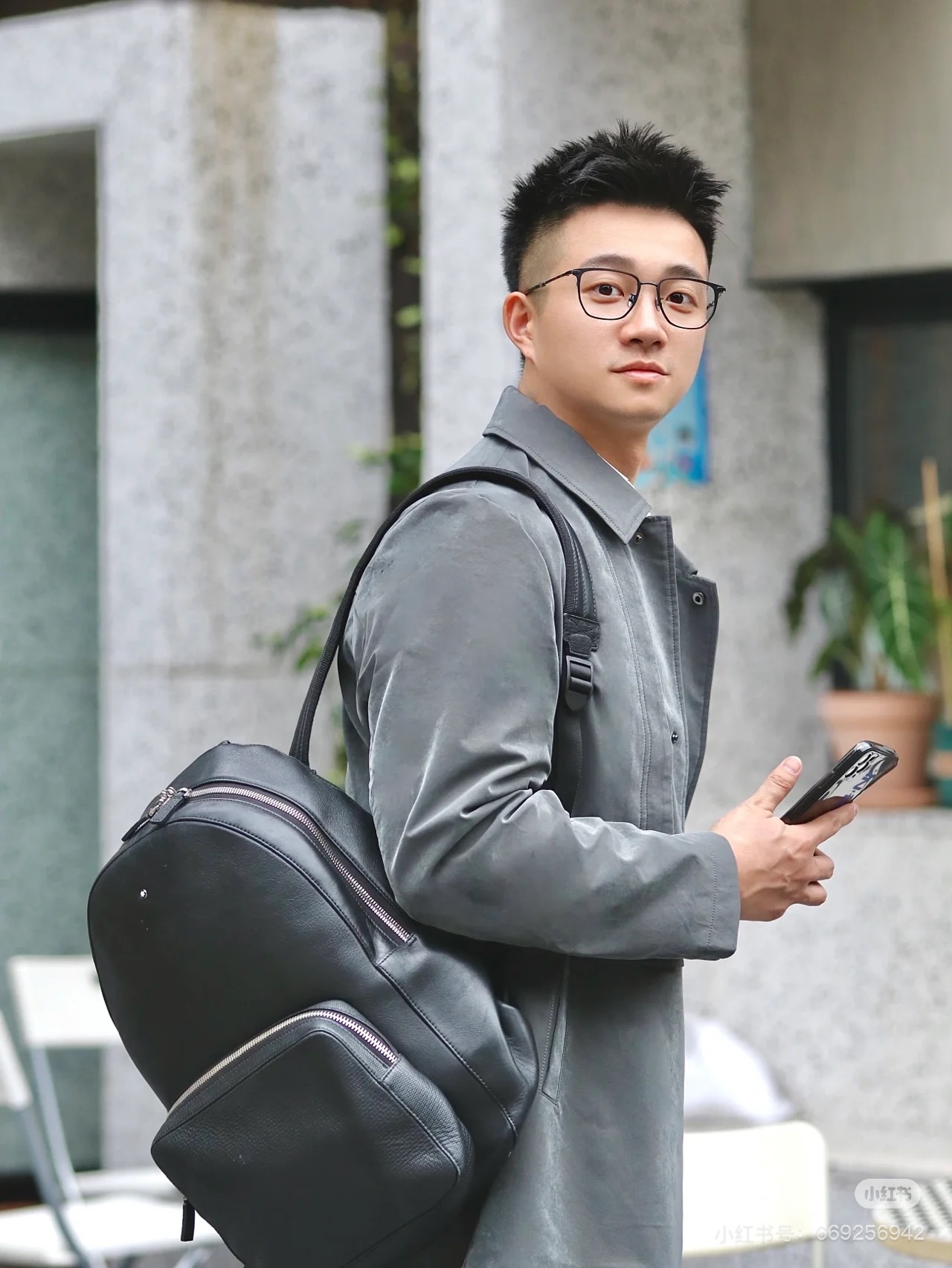 Mochila Montblanc de piel suave: Elegancia y funcionalidad para el hombre moderno