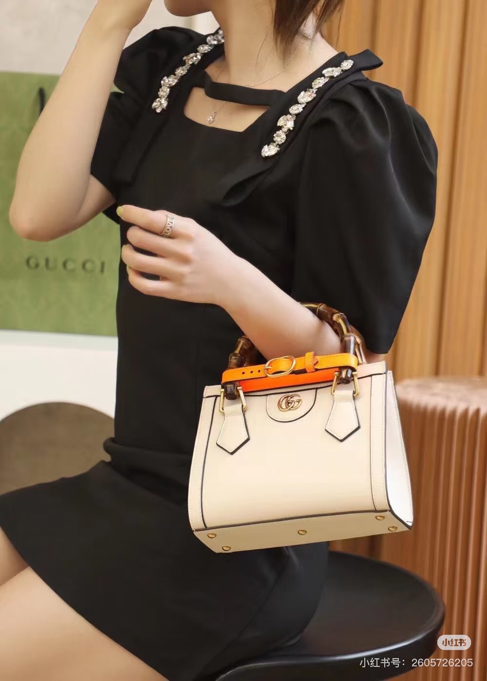 Gucci Mini Bamboo Bag - Stijlvolle Handtas met Bamboe Handvat - 20x16x10 cm