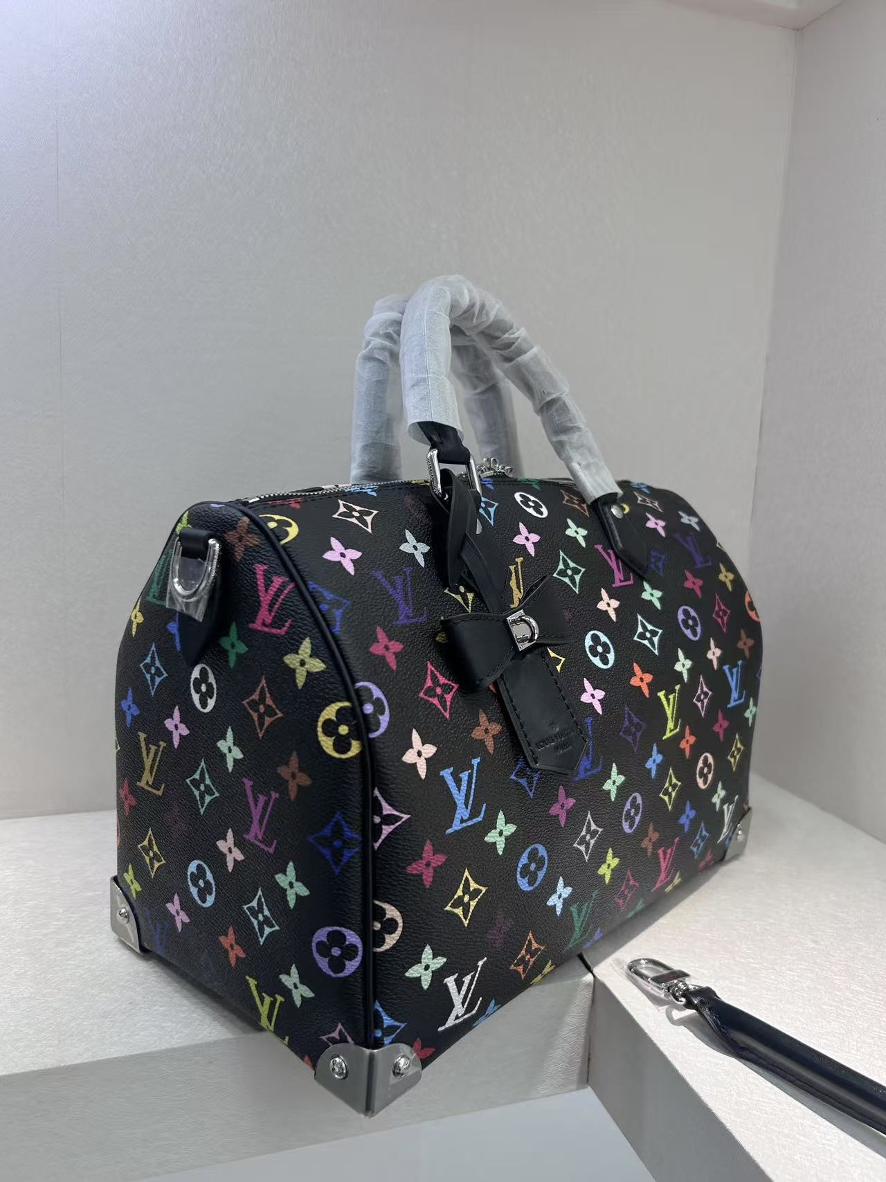 תיק יד Louis Vuitton Speedy M13257 צבעוני שחור עם שרשרת 4 i1752747593622 8708 0 3