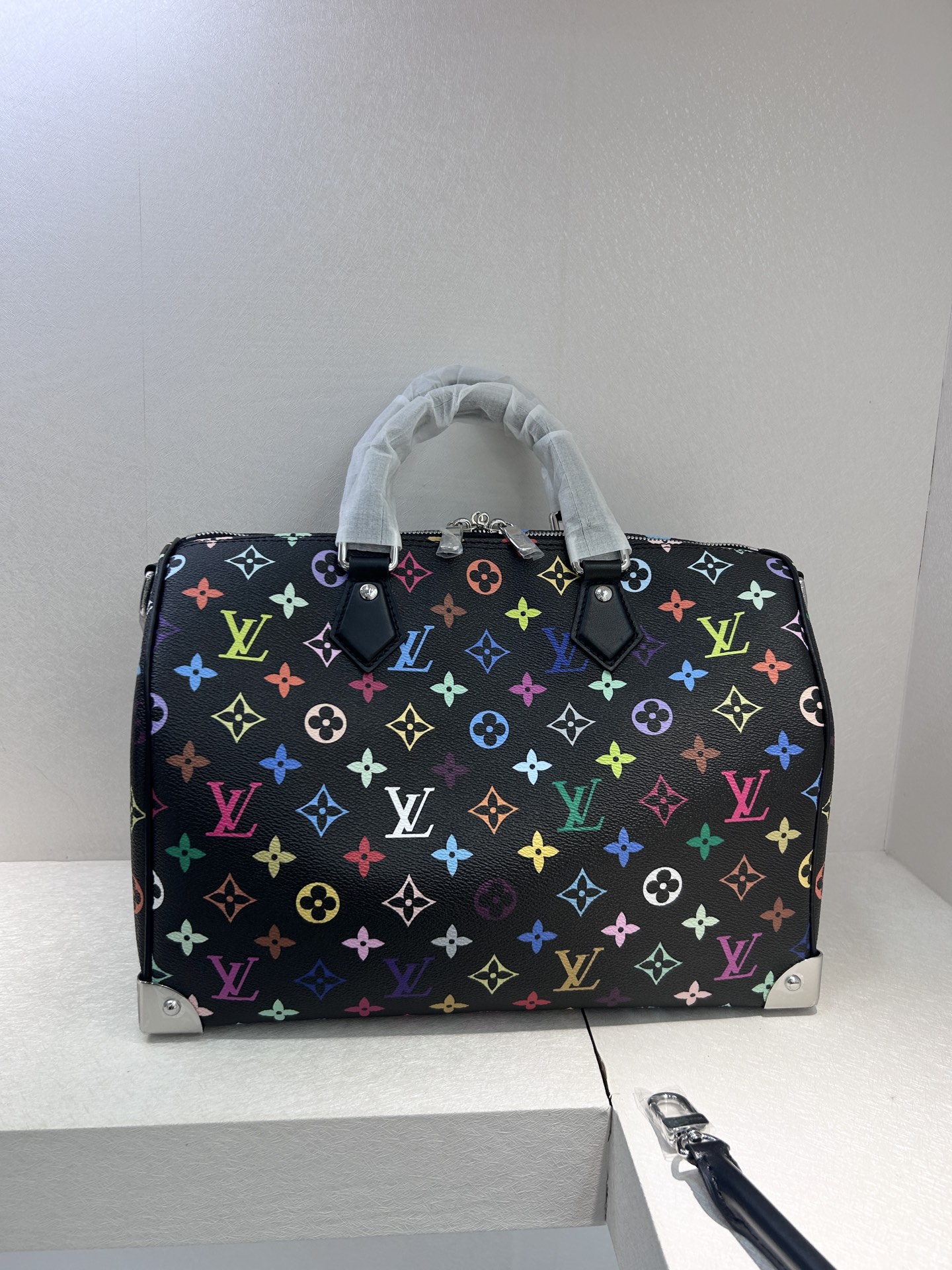 תיק יד Louis Vuitton Speedy M13257 צבעוני שחור עם שרשרת 5 i1752747595996 5059 0 4