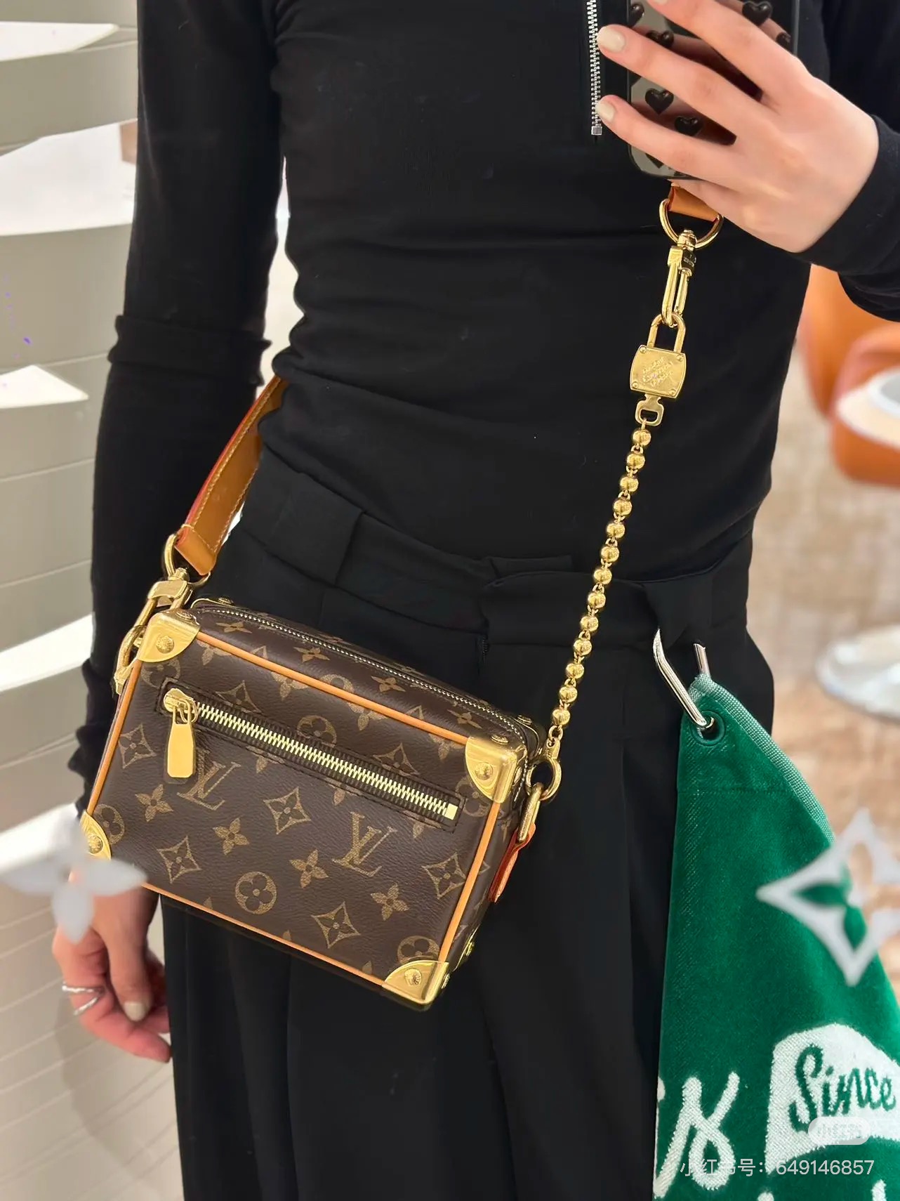 תיק צד Louis Vuitton Mini Soft Trunk בעיצוב יוקרתי וייחודי 2 i1753243185052 6069 0 1