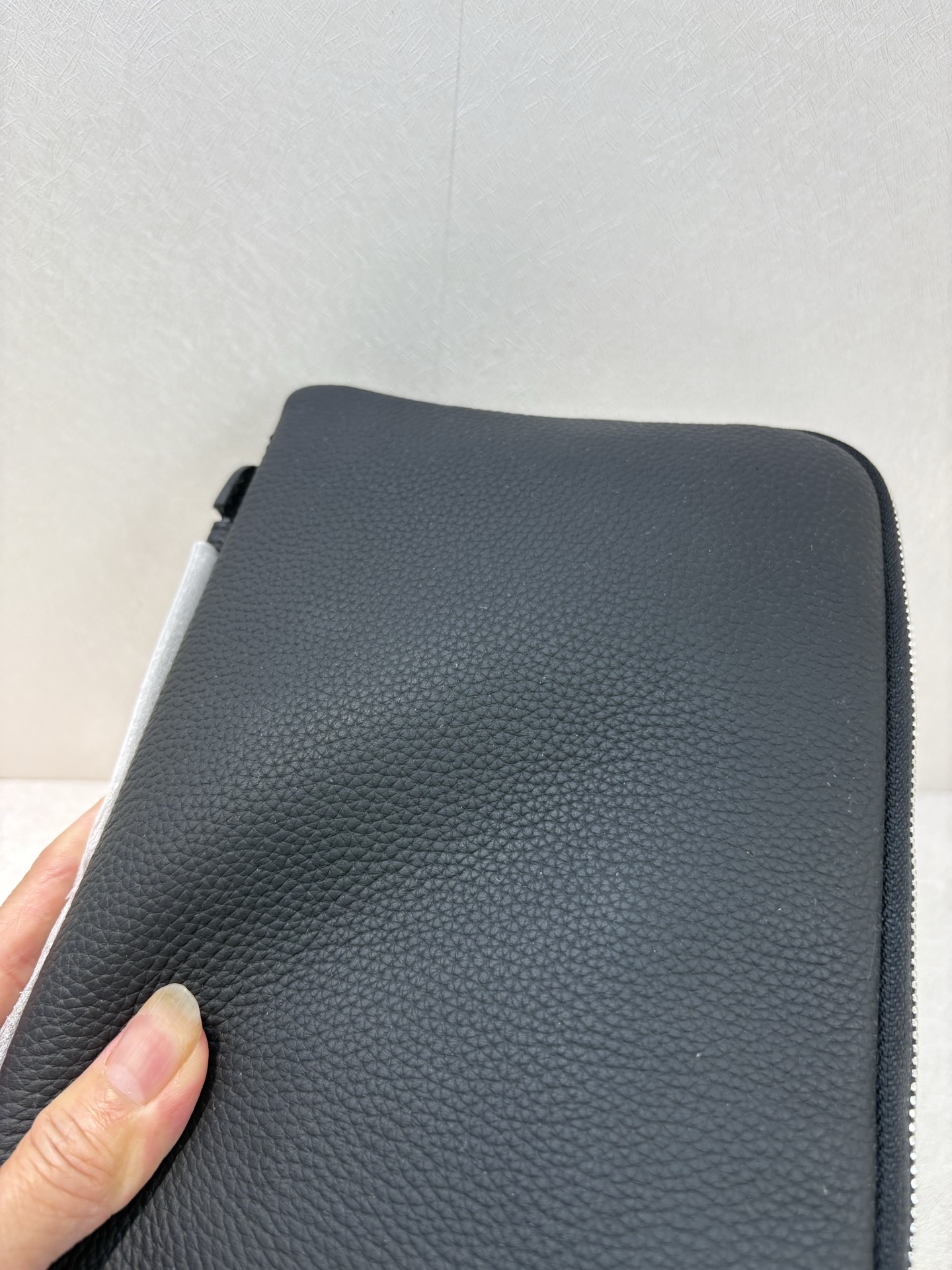 תיק יד Burberry מעור רכיבה עור שחור - מתאים ומסודר 6 i1753288471199 219 0 5