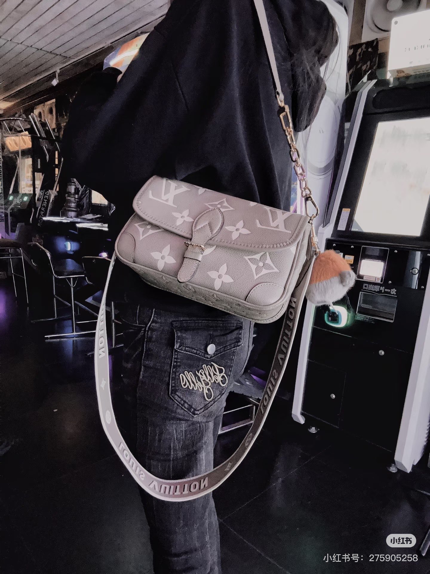 Louis Vuitton Diane Bag - Stylish Crossbody with Monogram Design 2 i1754551880323 1330 0 1