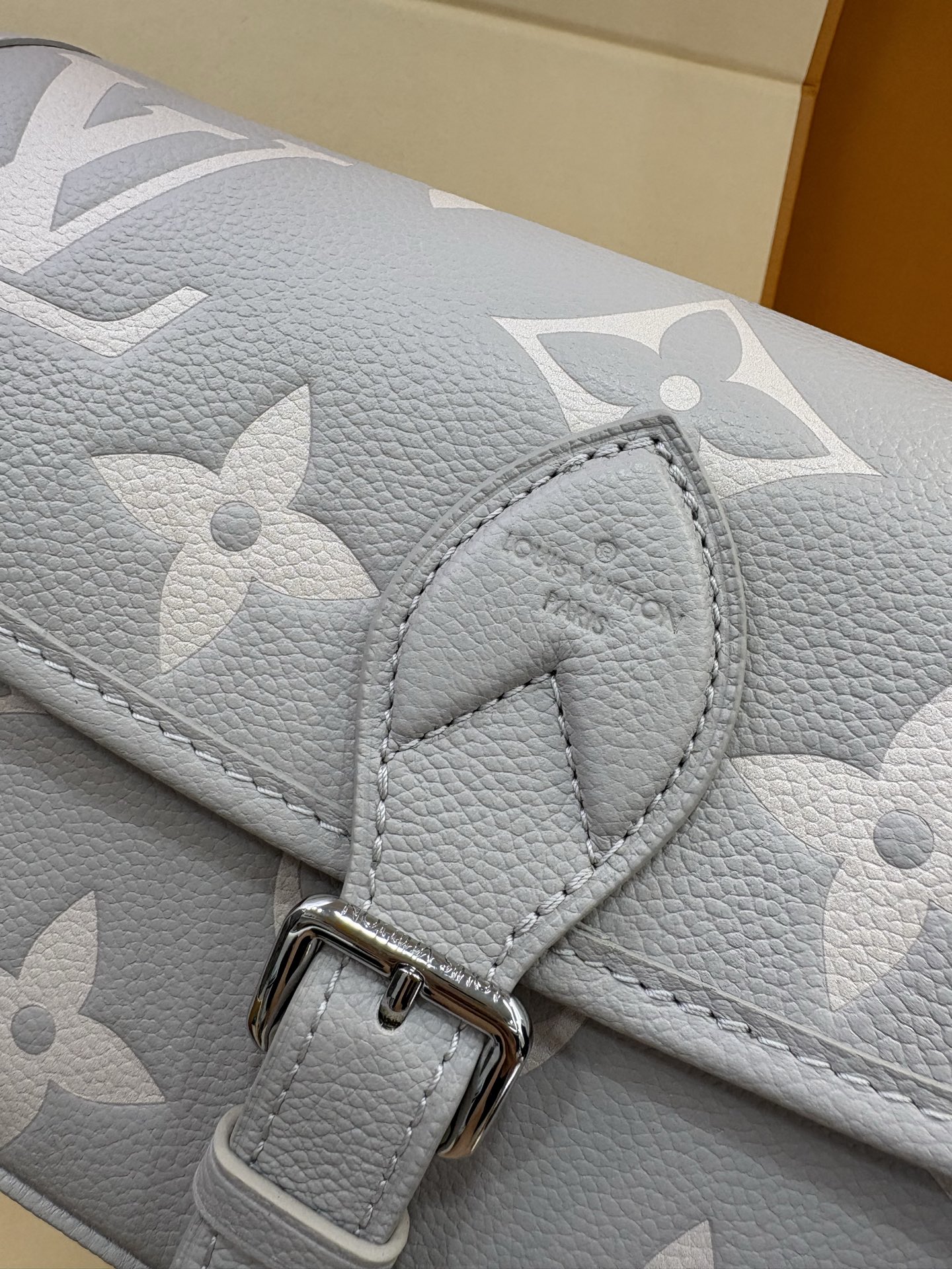 Louis Vuitton Diane Bag - Stylish Crossbody with Monogram Design 5 i1754551882355 6223 0 4