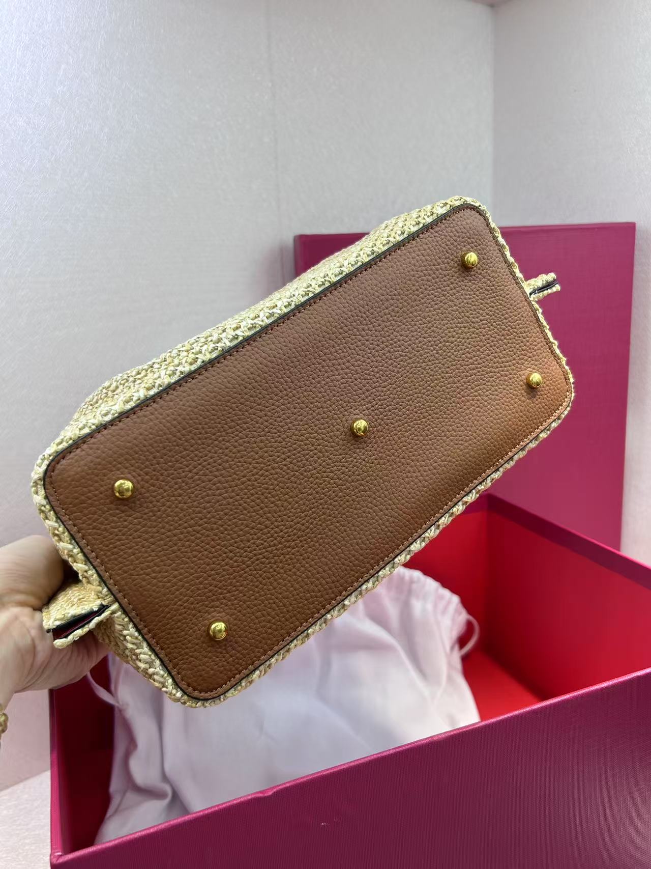 Valentino Raffia Tote Bag with Leather Accents - Summer Essential 6 i1754722416054 4543 0 5